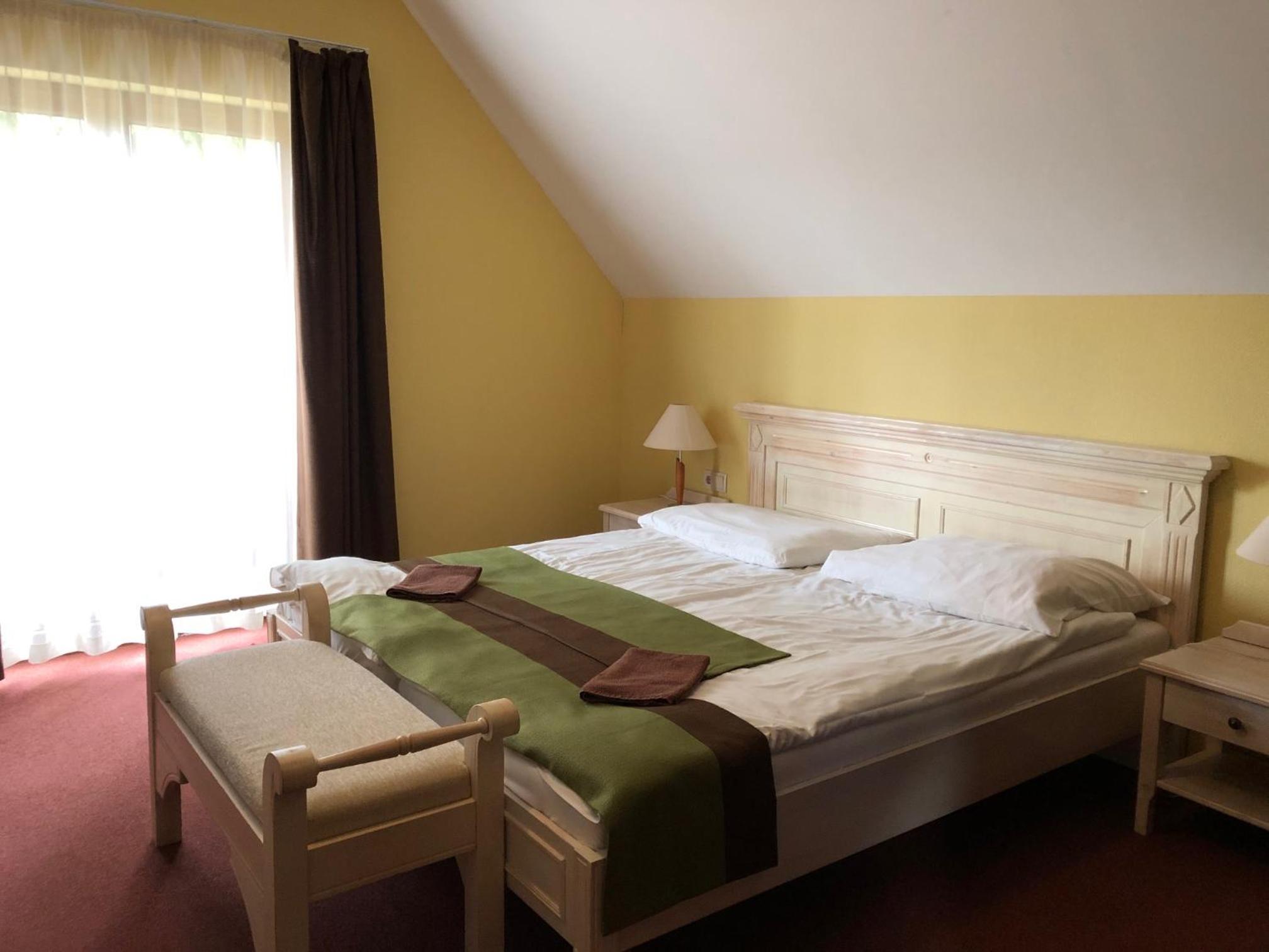 Tó apartmanházak