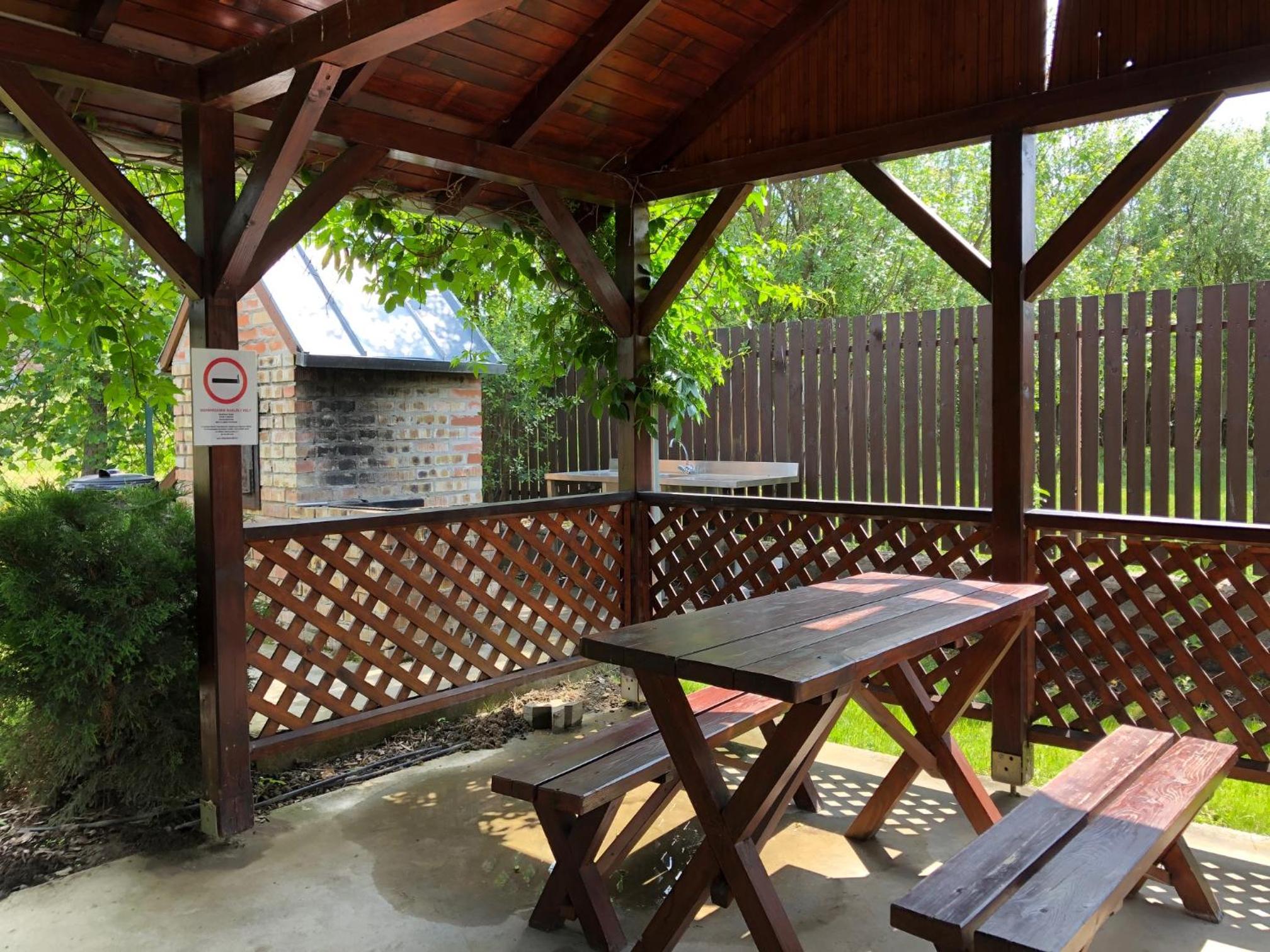 Tó apartmanházak