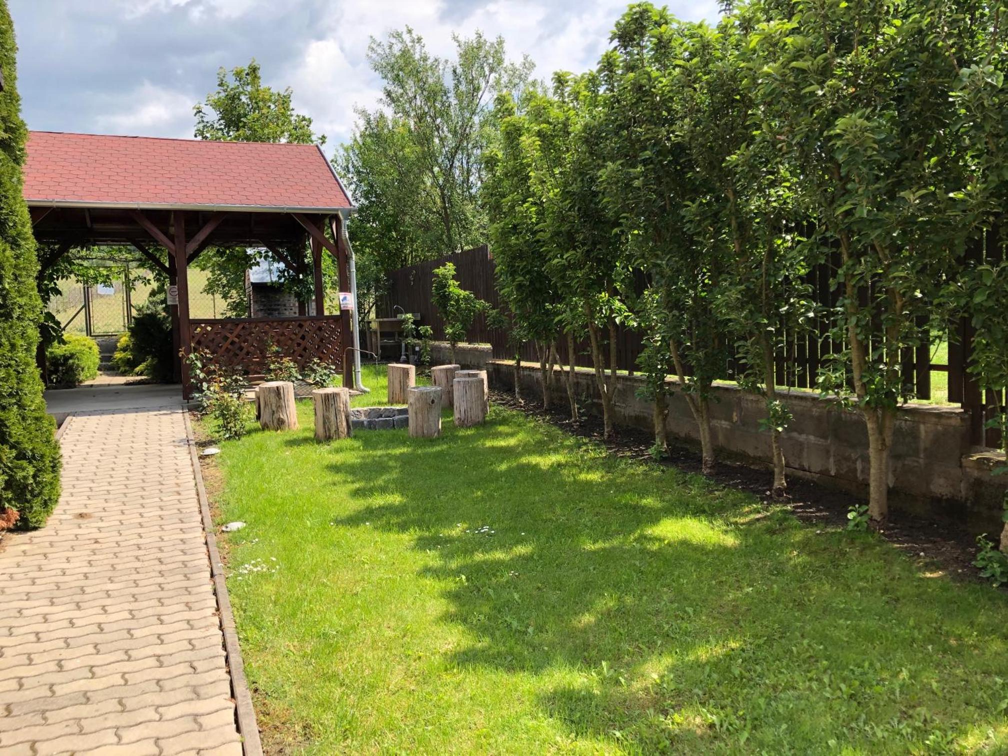 Tó apartmanházak