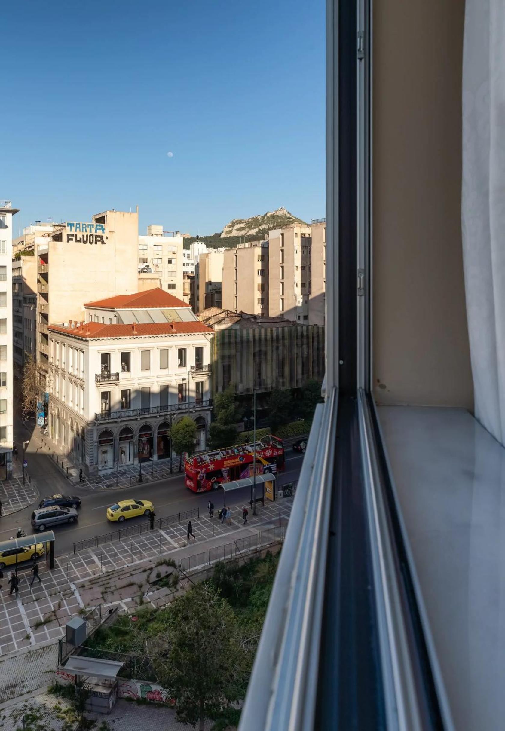 Amazing Apartments @ Aiolou Str.
