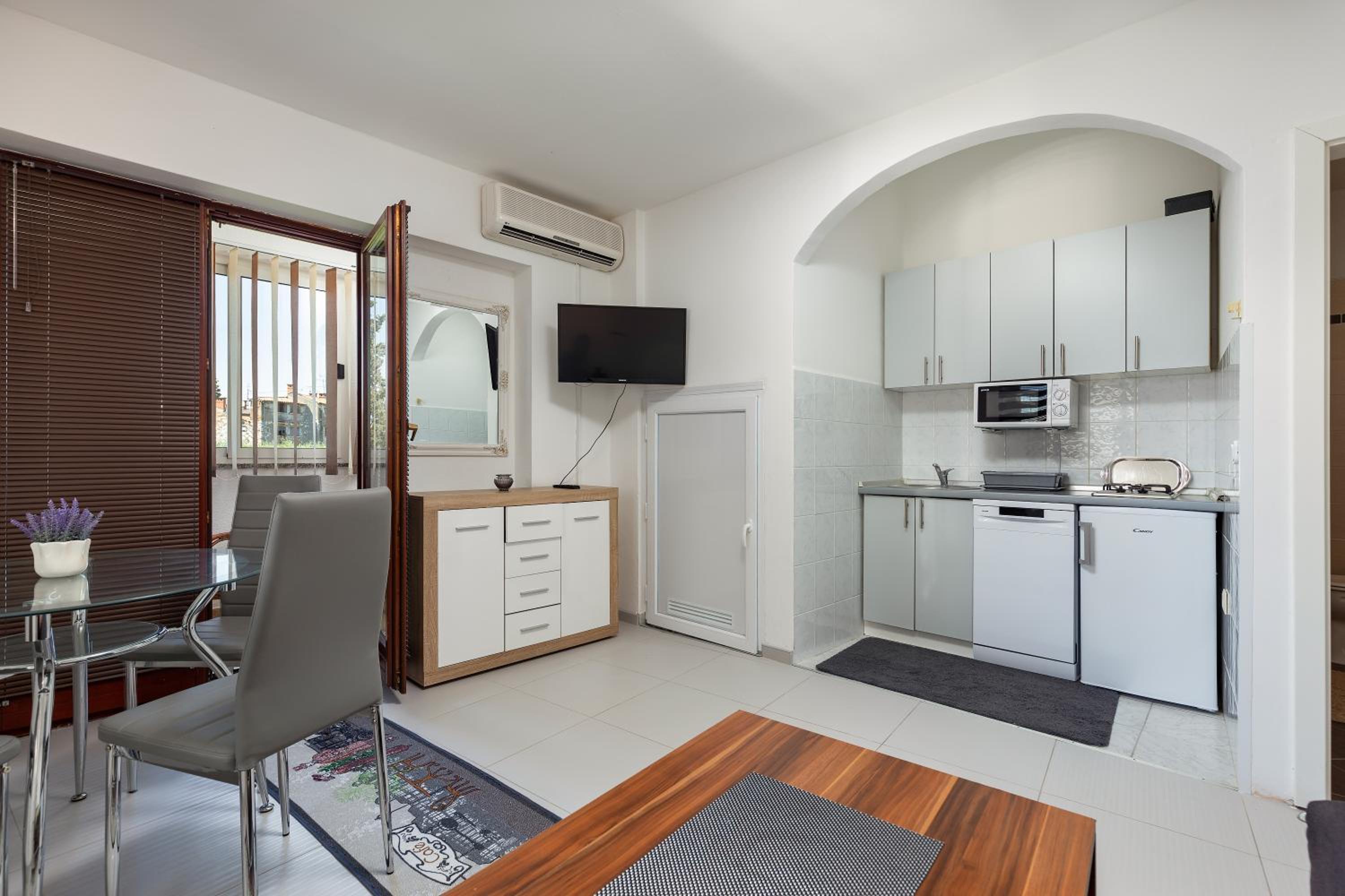 Apartments Smaila 1729 view 2