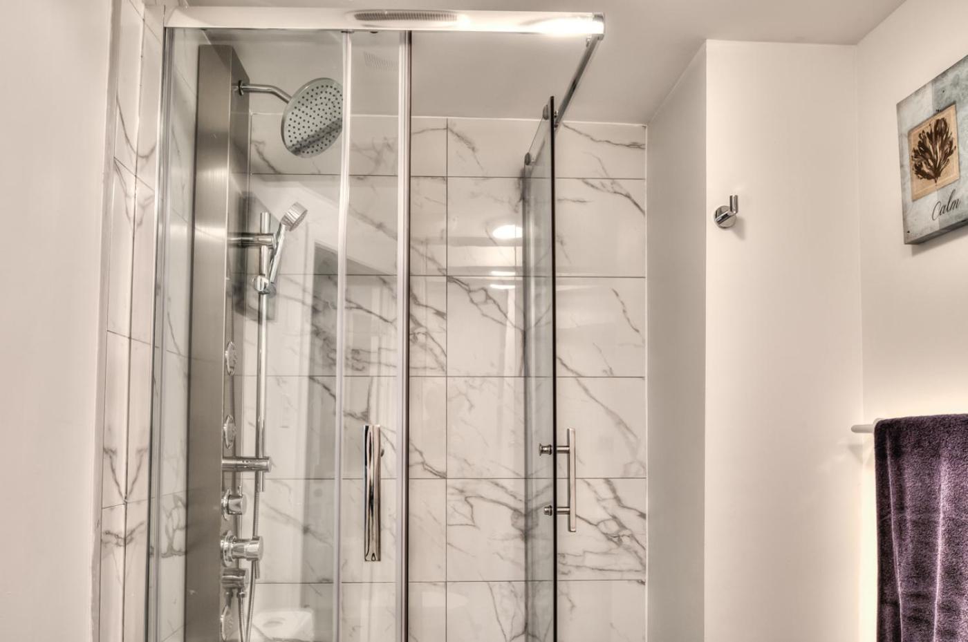 100 METERS to METRO BEAUDRY - FULL APARTMENTS - 1 minute walk to the FAMOUS ST CATHERINE STREET - FAST WIFI - WASHER & DRYER ON SITE - Montcalm units