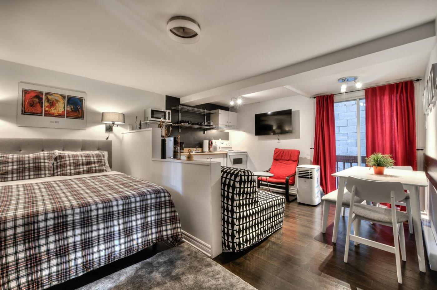 100 METERS to METRO BEAUDRY - FULL APARTMENTS - 1 minute walk to the FAMOUS ST CATHERINE STREET - FAST WIFI - WASHER & DRYER ON SITE - Montcalm units