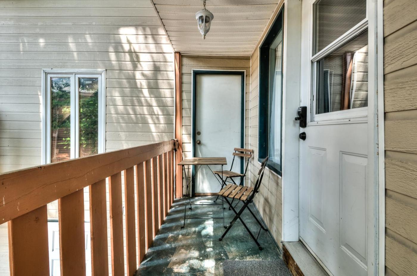 100 METERS to METRO BEAUDRY - FULL APARTMENTS - 1 minute walk to the FAMOUS ST CATHERINE STREET - FAST WIFI - WASHER & DRYER ON SITE - Montcalm units