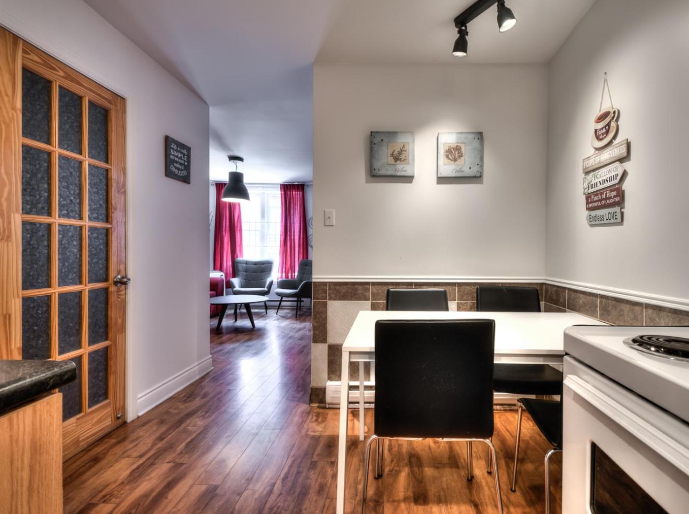 100 METERS to METRO BEAUDRY - FULL APARTMENTS - 1 minute walk to the FAMOUS ST CATHERINE STREET - FAST WIFI - WASHER & DRYER ON SITE - Montcalm units