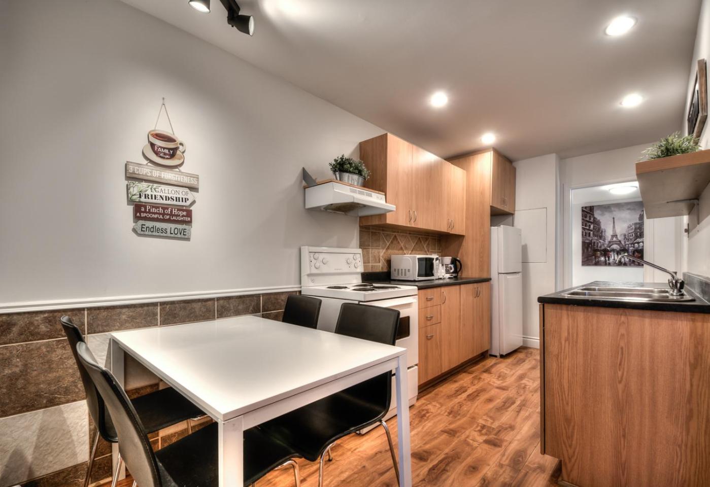 100 METERS to METRO BEAUDRY - FULL APARTMENTS - 1 minute walk to the FAMOUS ST CATHERINE STREET - FAST WIFI - WASHER & DRYER ON SITE - Montcalm units