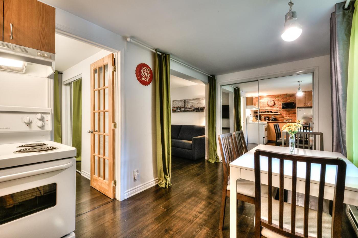 100 METERS to METRO BEAUDRY - FULL APARTMENTS - 1 minute walk to the FAMOUS ST CATHERINE STREET - FAST WIFI - WASHER & DRYER ON SITE - Montcalm units