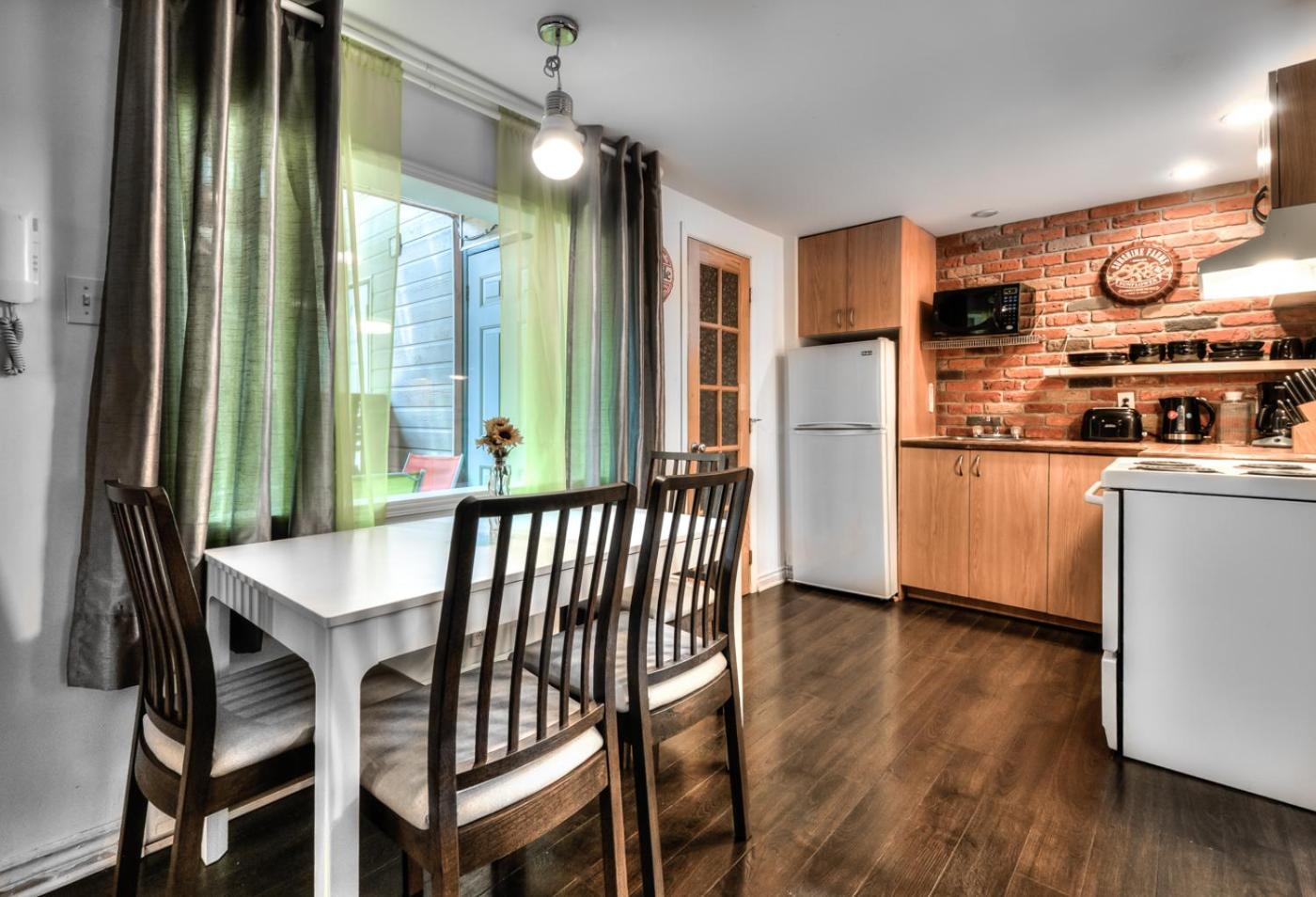 100 METERS to METRO BEAUDRY - FULL APARTMENTS - 1 minute walk to the FAMOUS ST CATHERINE STREET - FAST WIFI - WASHER & DRYER ON SITE - Montcalm units
