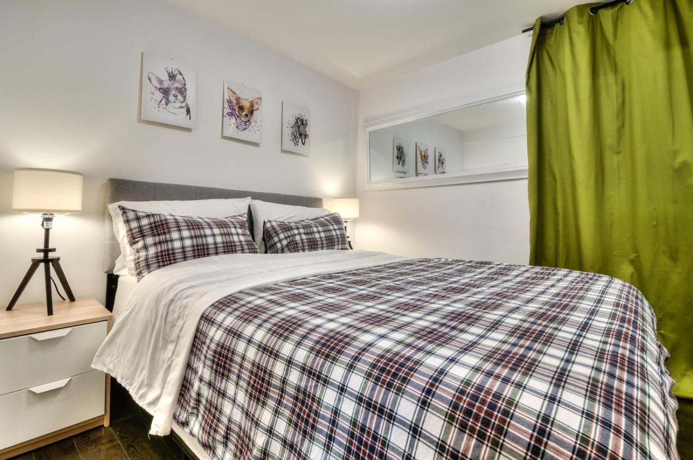 100 METERS to METRO BEAUDRY - FULL APARTMENTS - 1 minute walk to the FAMOUS ST CATHERINE STREET - FAST WIFI - WASHER & DRYER ON SITE - Montcalm units
