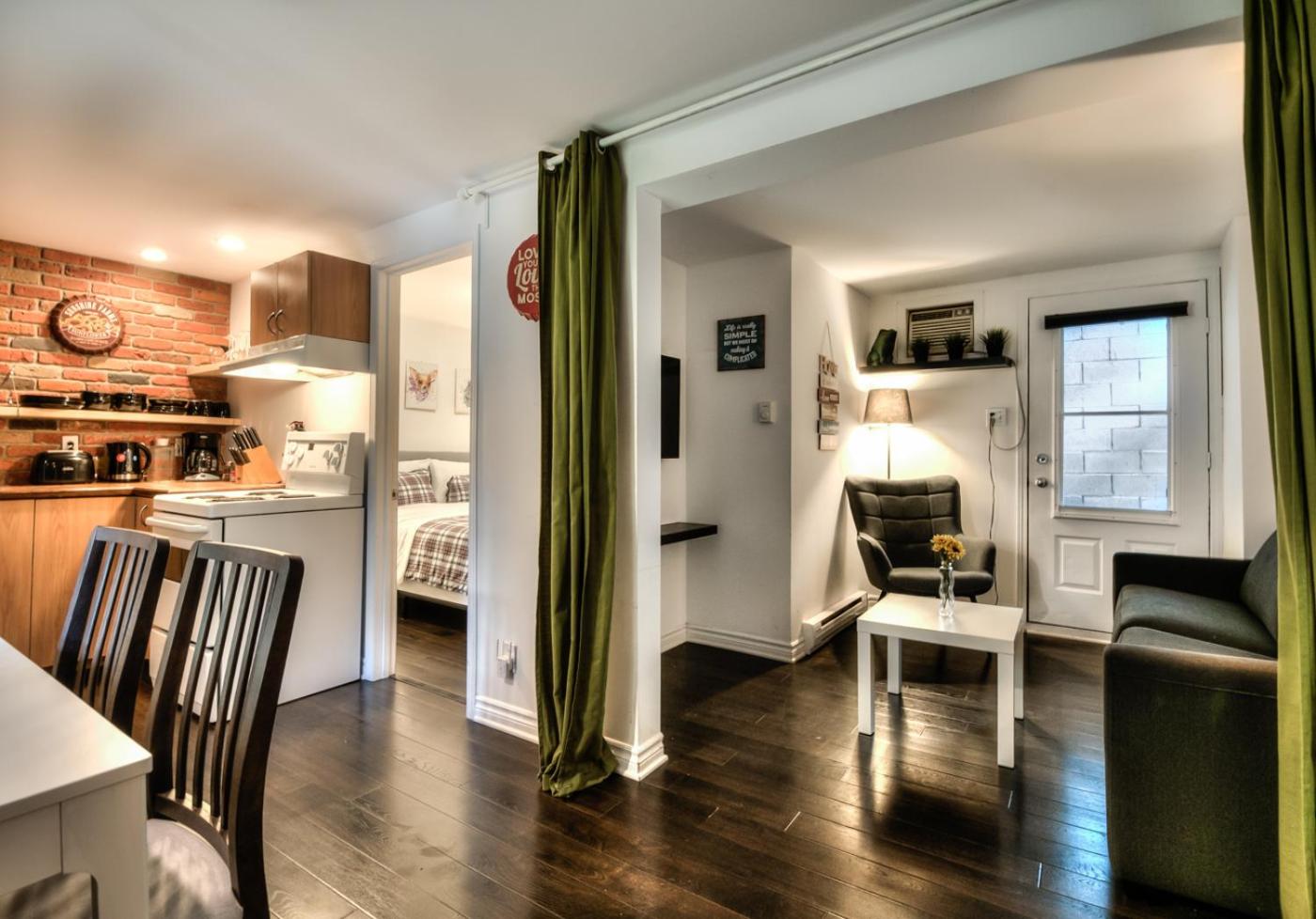 100 METERS to METRO BEAUDRY - FULL APARTMENTS - 1 minute walk to the FAMOUS ST CATHERINE STREET - FAST WIFI - WASHER & DRYER ON SITE - Montcalm units
