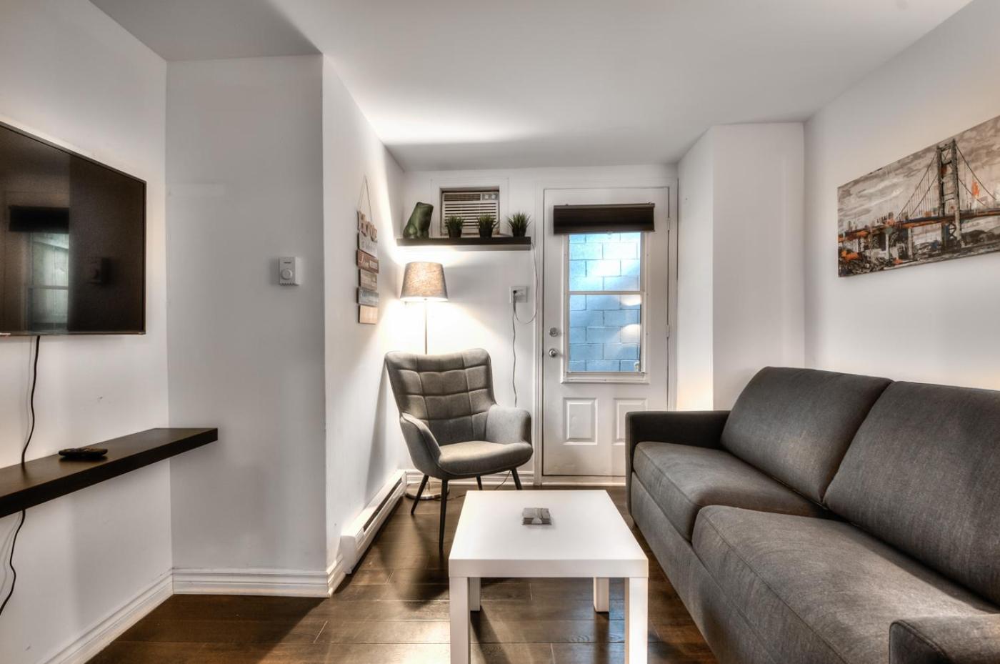 100 METERS to METRO BEAUDRY - FULL APARTMENTS - 1 minute walk to the FAMOUS ST CATHERINE STREET - FAST WIFI - WASHER & DRYER ON SITE - Montcalm units
