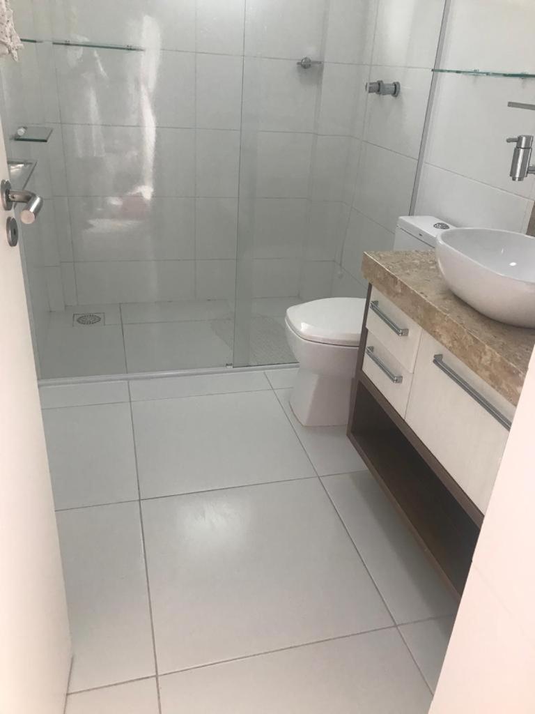 Apartamento, Cobertura, 2 suites ,localizado 200 mts da praia Bombinhas Centro