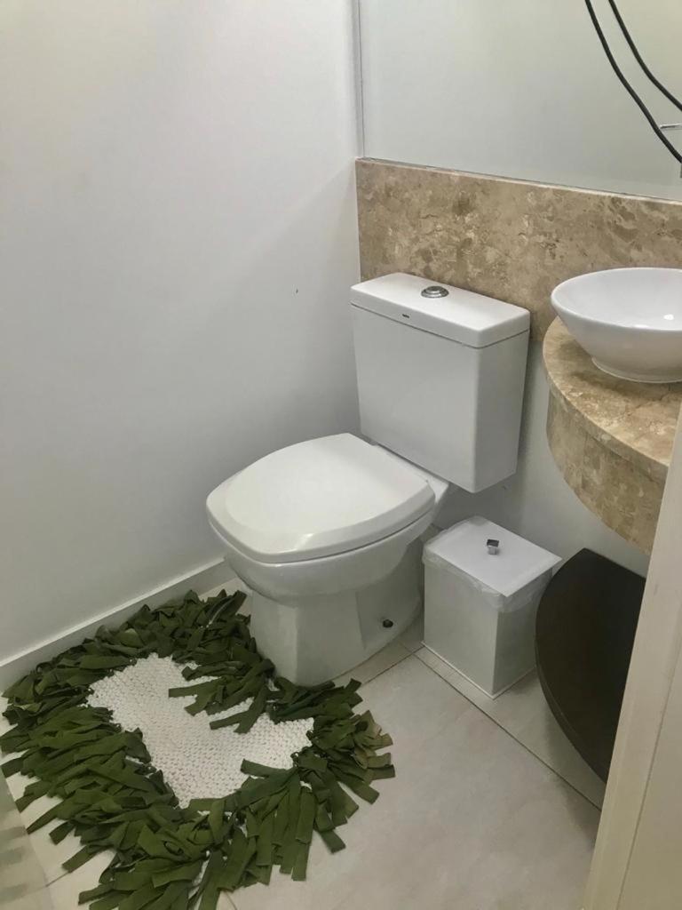 Apartamento, Cobertura, 2 suites ,localizado 200 mts da praia Bombinhas Centro