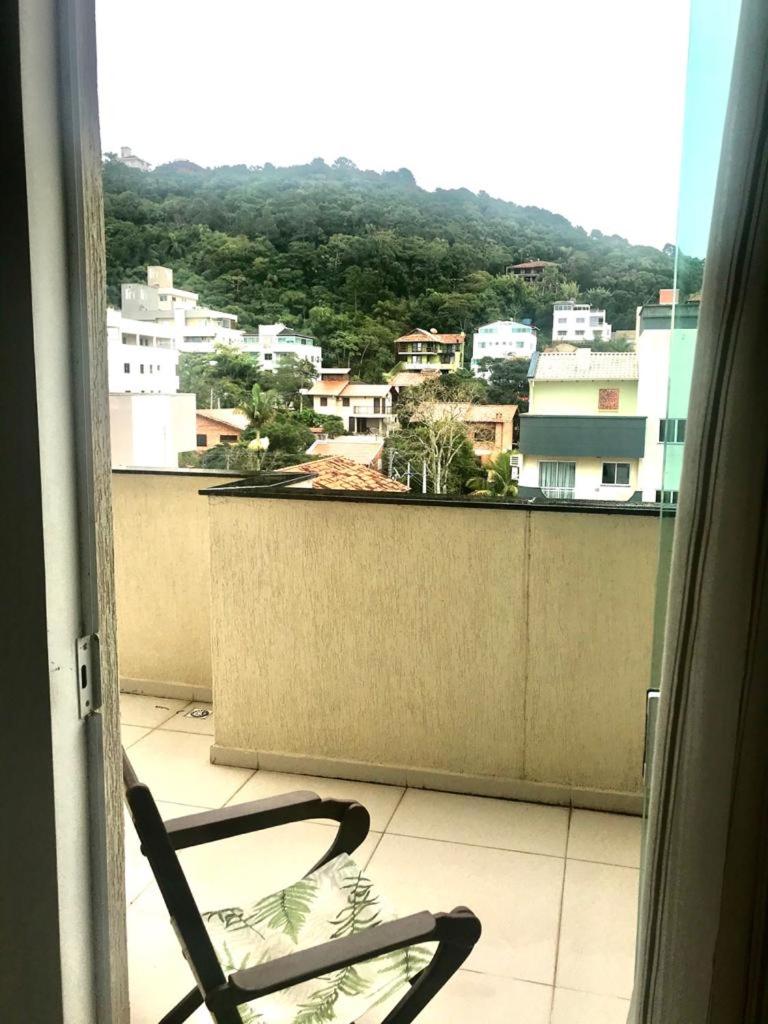 Apartamento, Cobertura, 2 suites ,localizado 200 mts da praia Bombinhas Centro