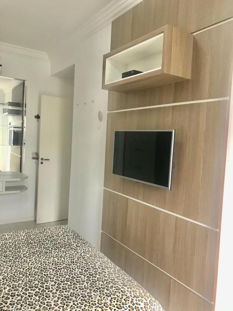 Apartamento, Cobertura, 2 suites ,localizado 200 mts da praia Bombinhas Centro