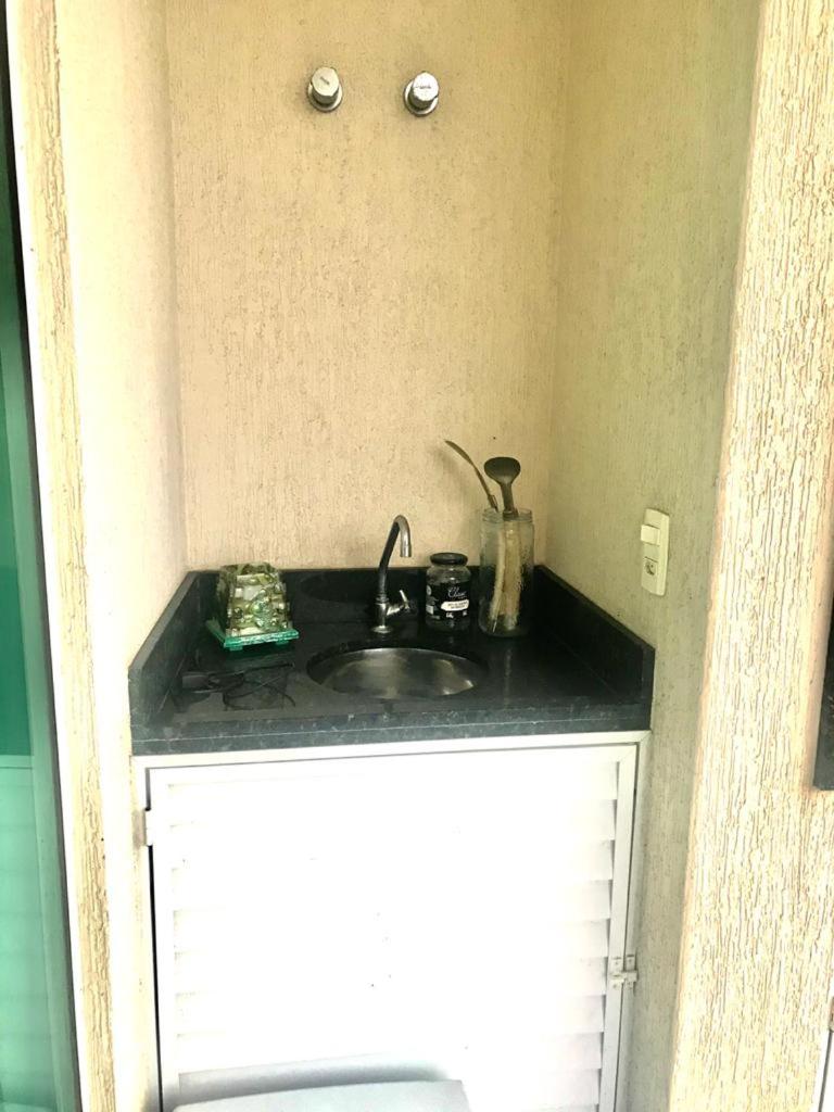 Apartamento, Cobertura, 2 suites ,localizado 200 mts da praia Bombinhas Centro
