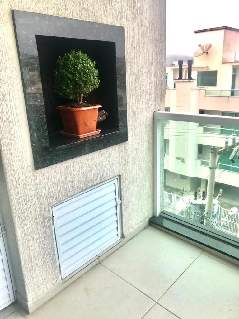 Apartamento, Cobertura, 2 suites ,localizado 200 mts da praia Bombinhas Centro