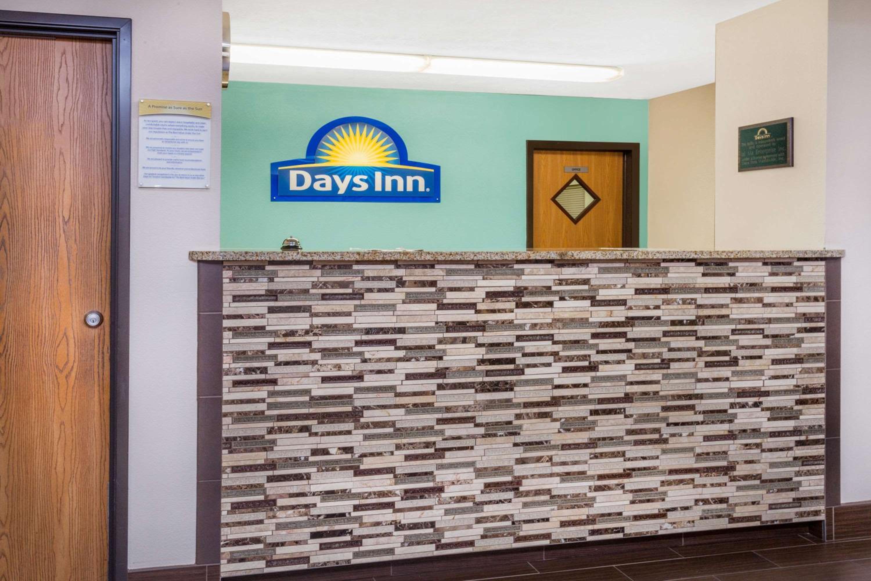 Days Inn by Wyndham Charleston view 2