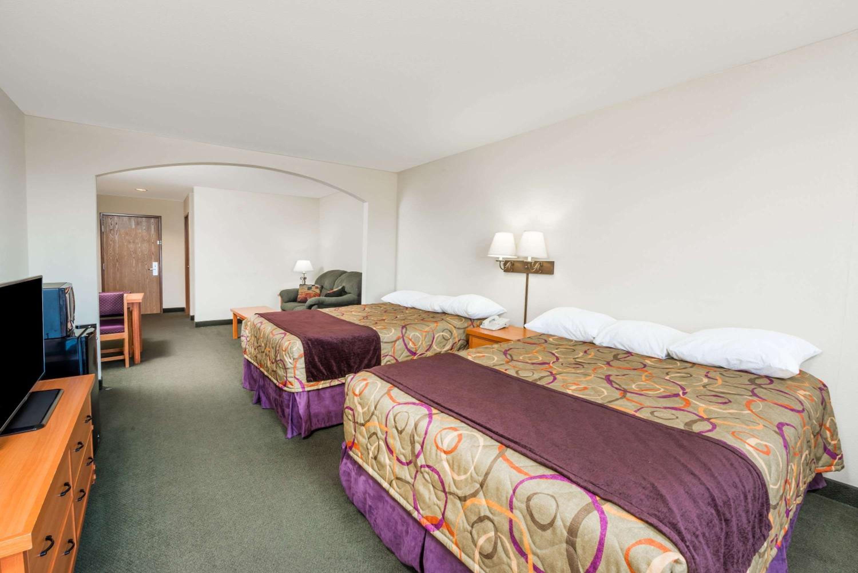 Columbia Vacations - Super 8 by Wyndham Columbia East - Property Image 23