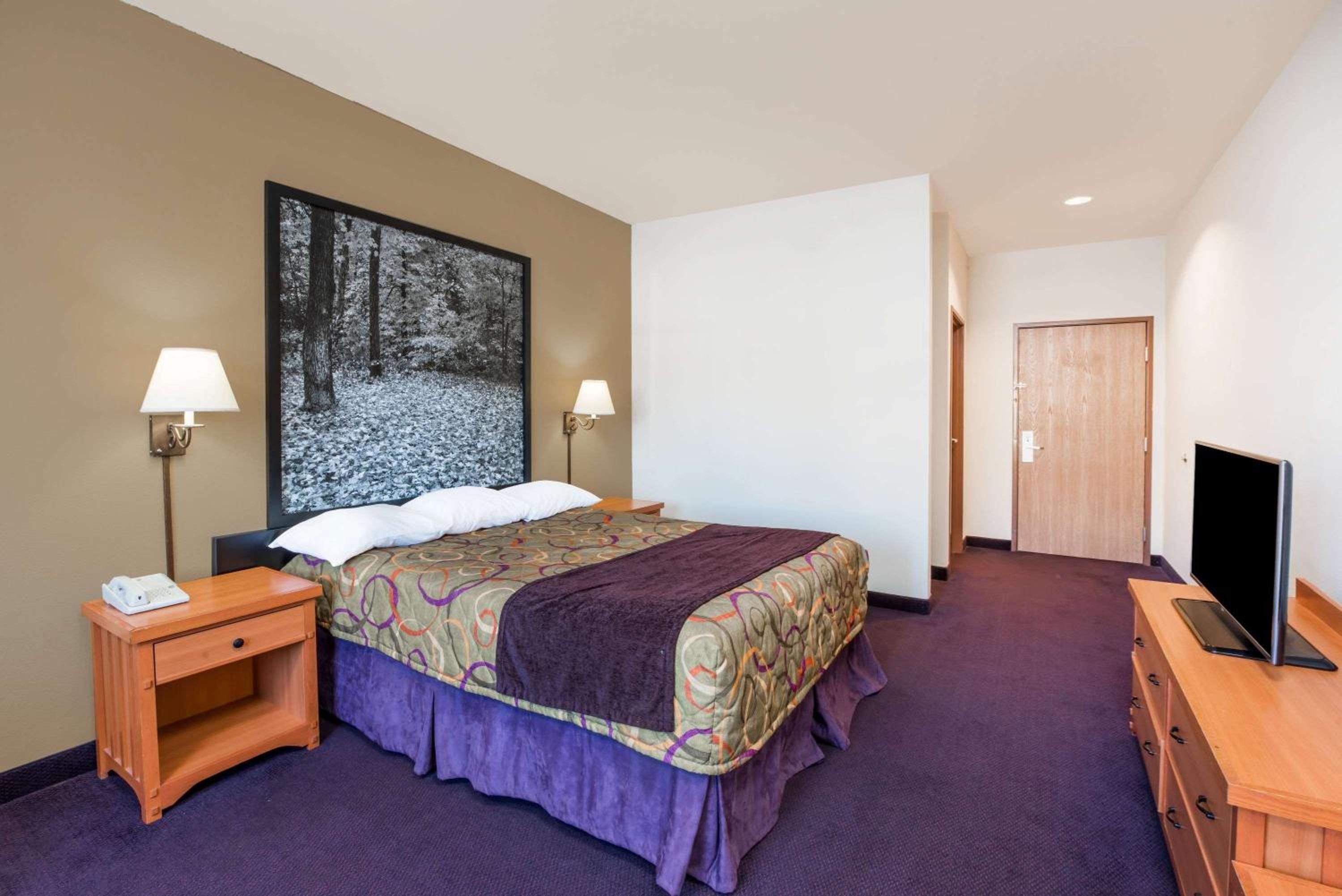 Columbia Vacations - Super 8 by Wyndham Columbia East - Property Image 26