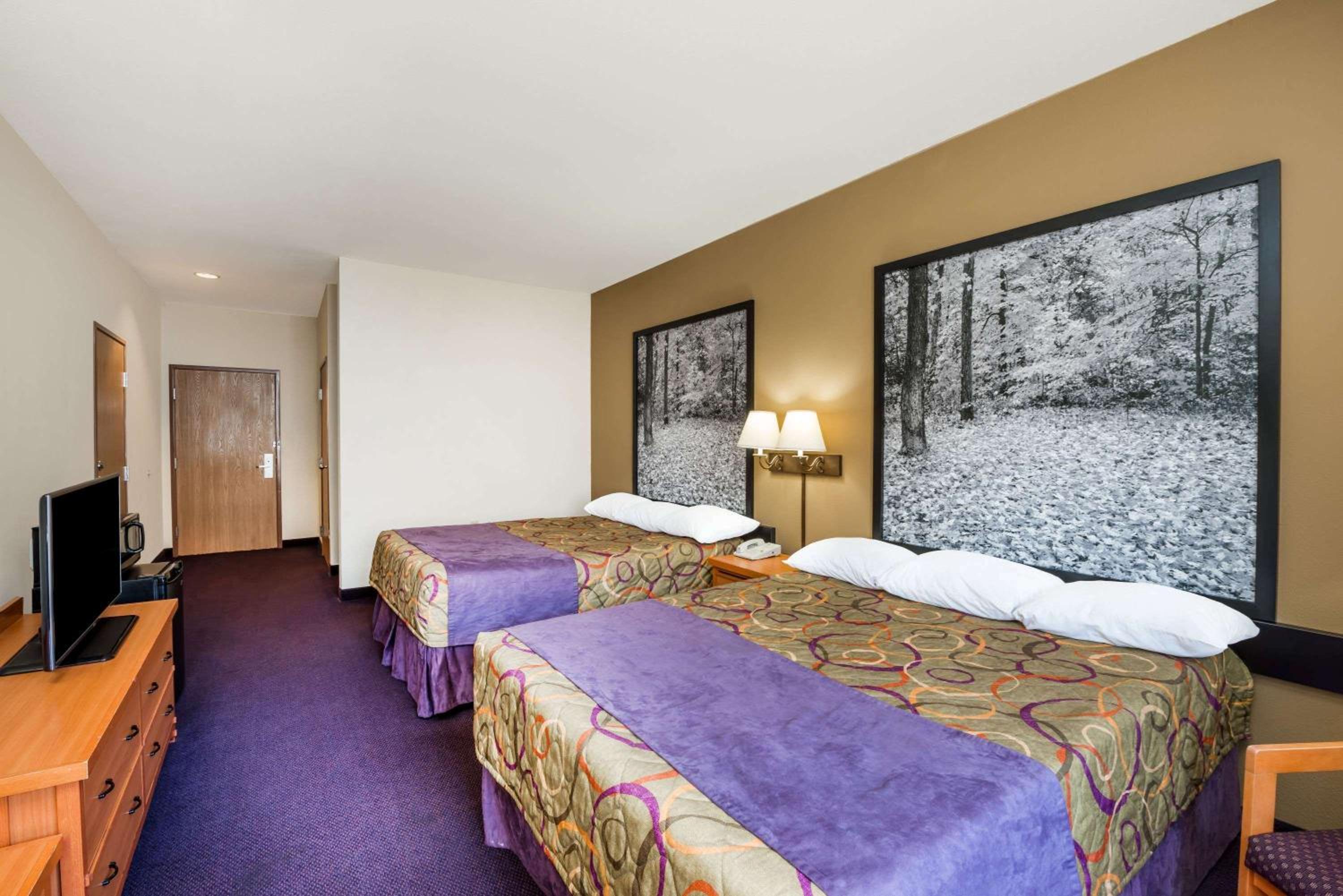 Columbia Vacations - Super 8 by Wyndham Columbia East - Property Image 28