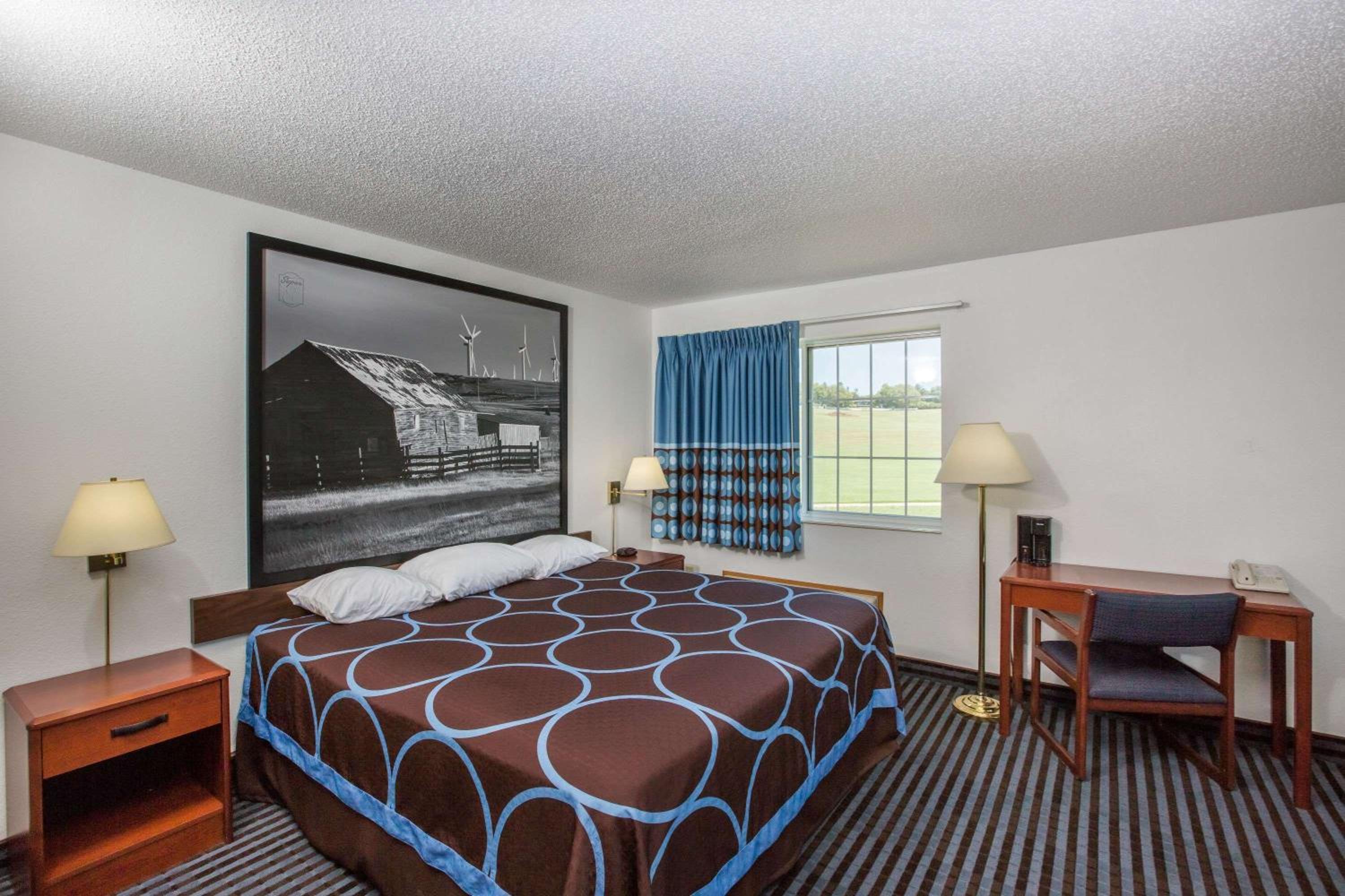Super 8 by Wyndham Ida Grove view 3