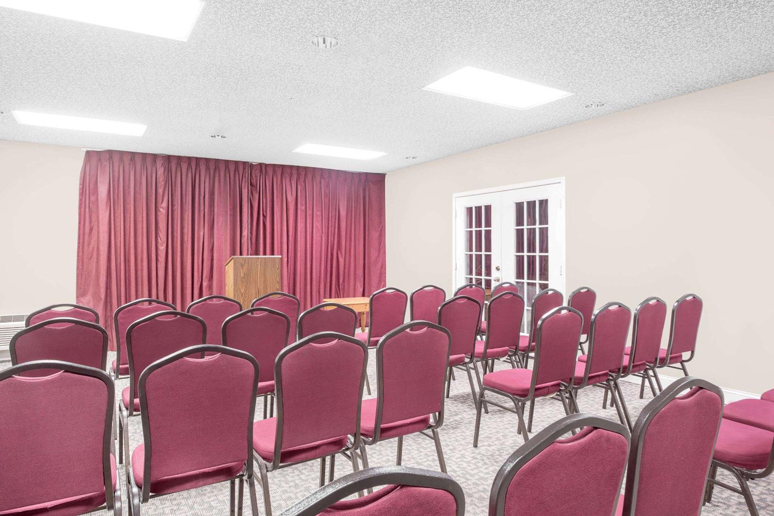 Days Inn by Wyndham Attalla - Property Image 16