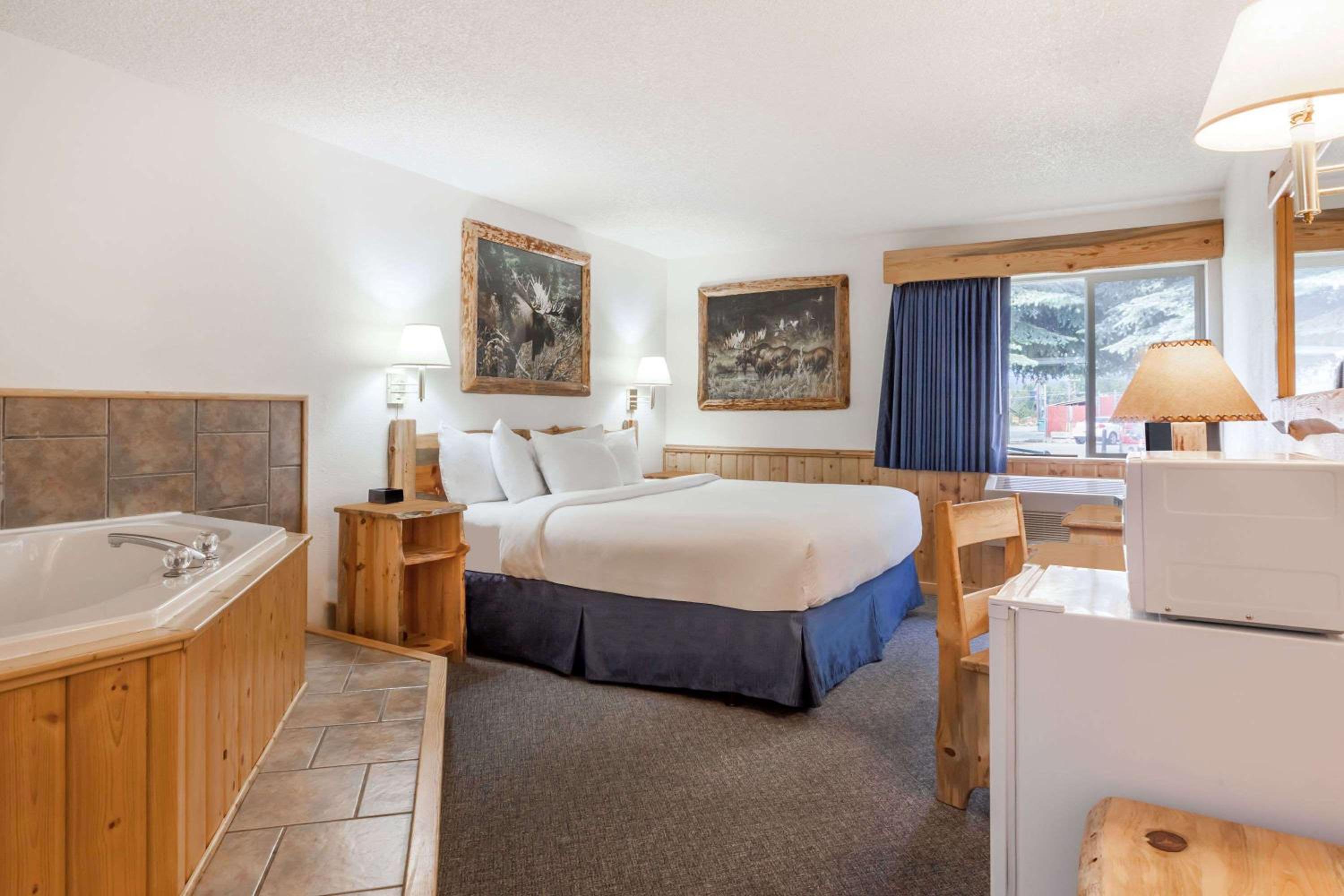 Days Inn by Wyndham Sandpoint - Property Image 36