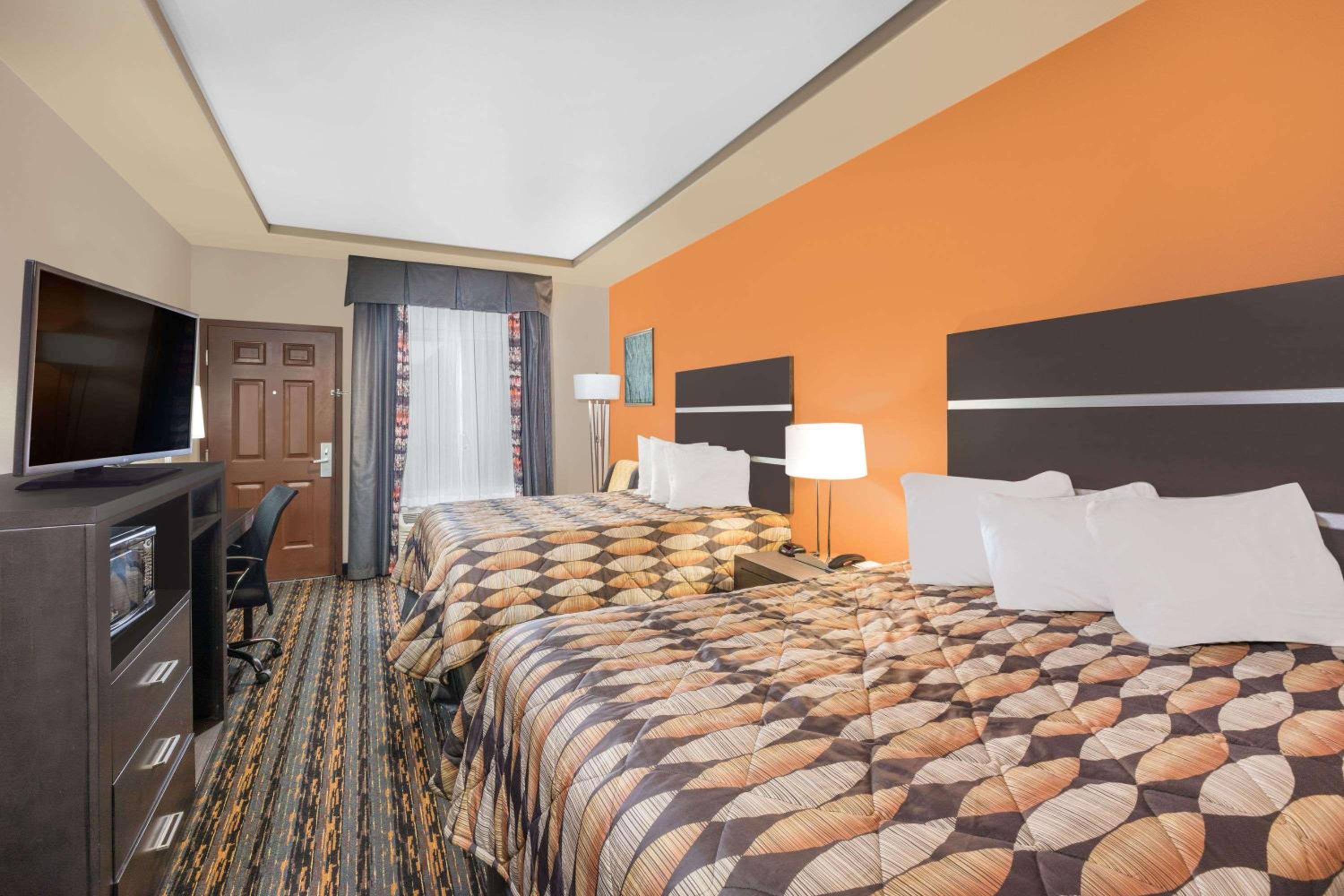 Days Inn by Wyndham Dilley