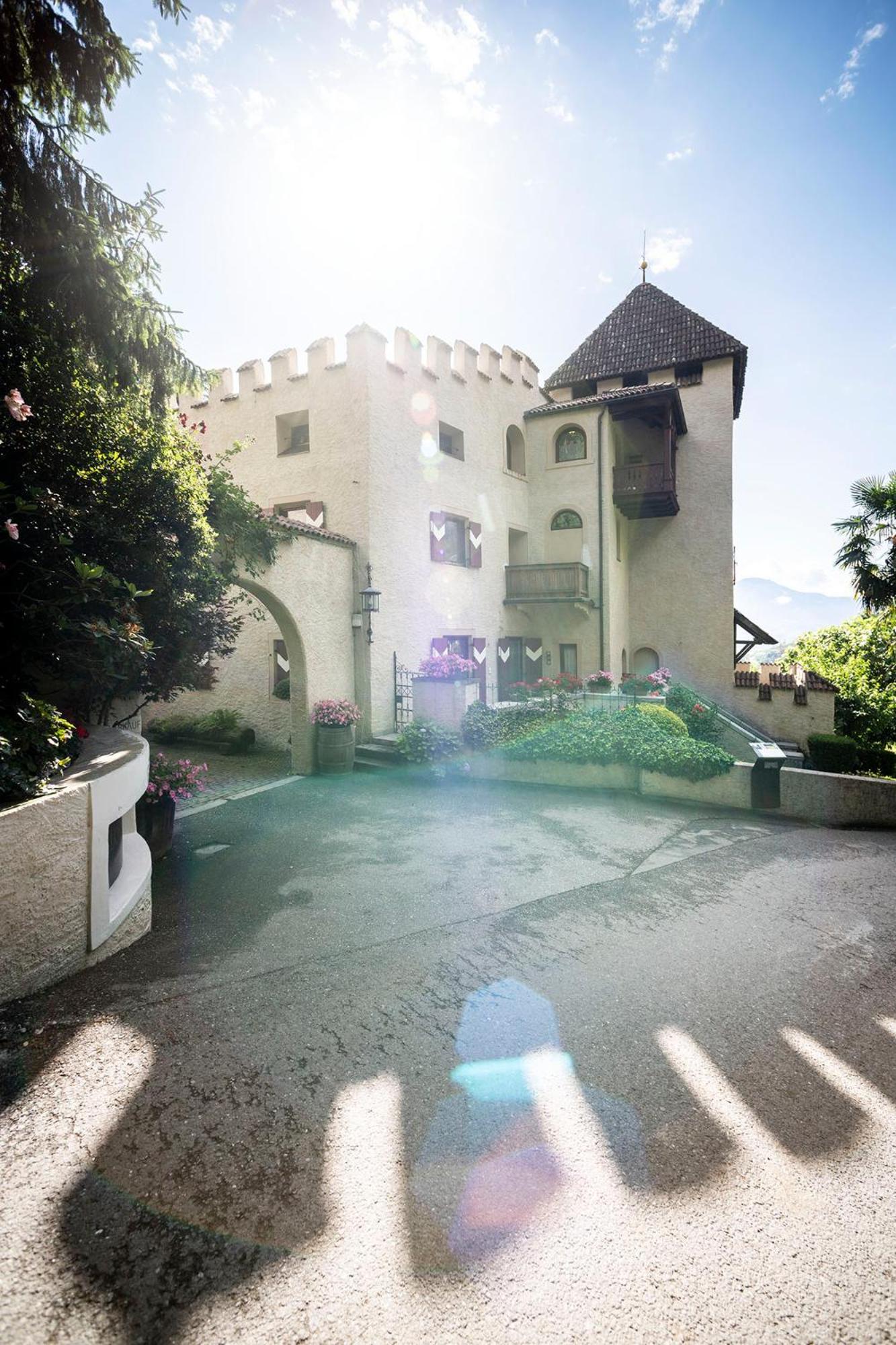 Hotel Schloss Plars wine & suites - Image 1