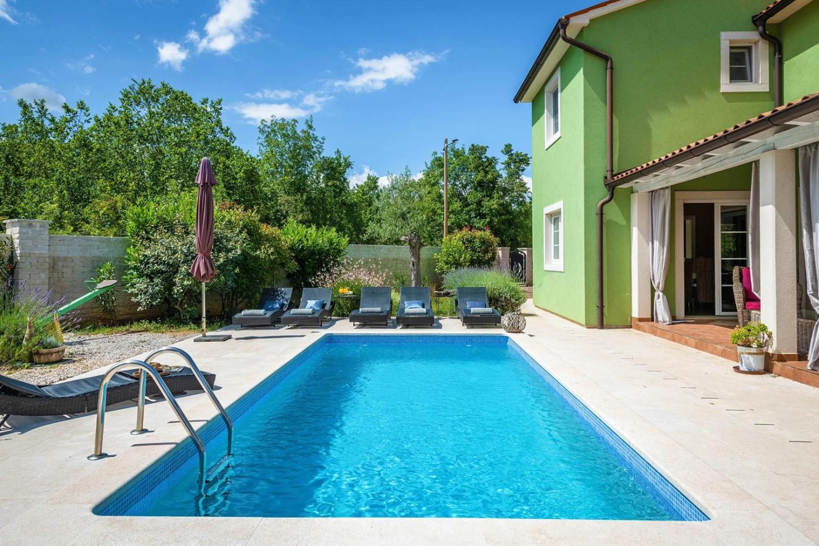 Spacious holiday house / pool / jacuzzi / playground / 6+2 view 4