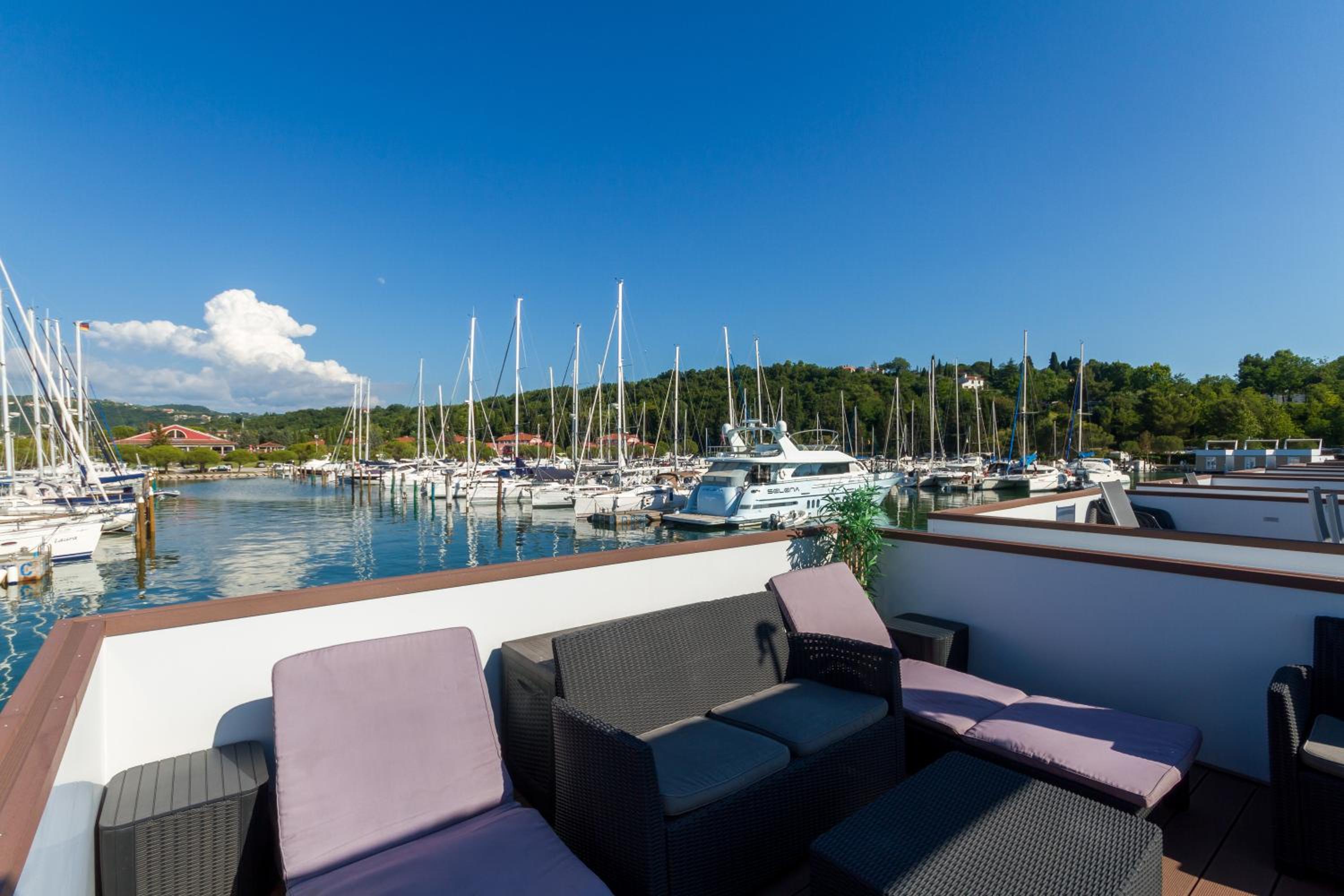 Bamboo Floating House Portorož