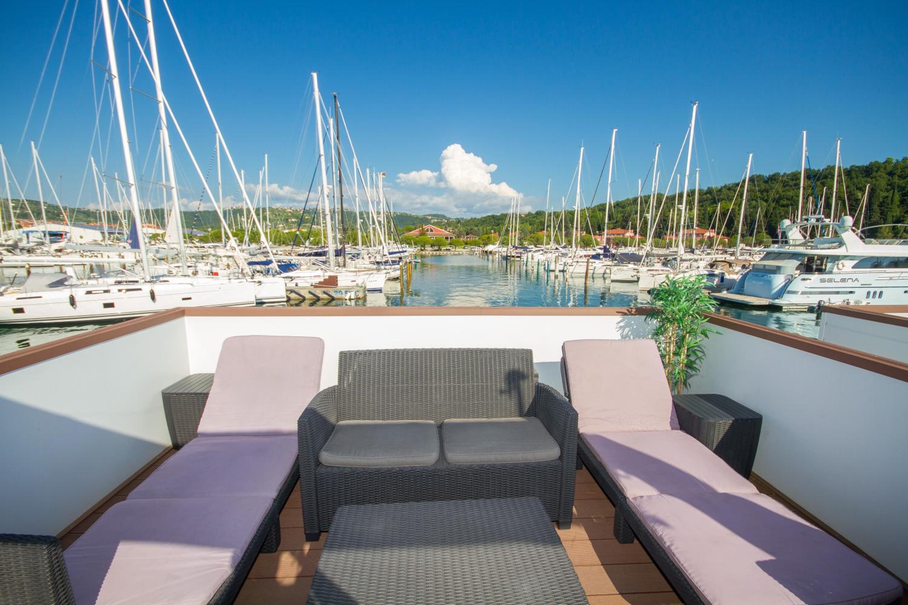 Bamboo Floating House Portorož