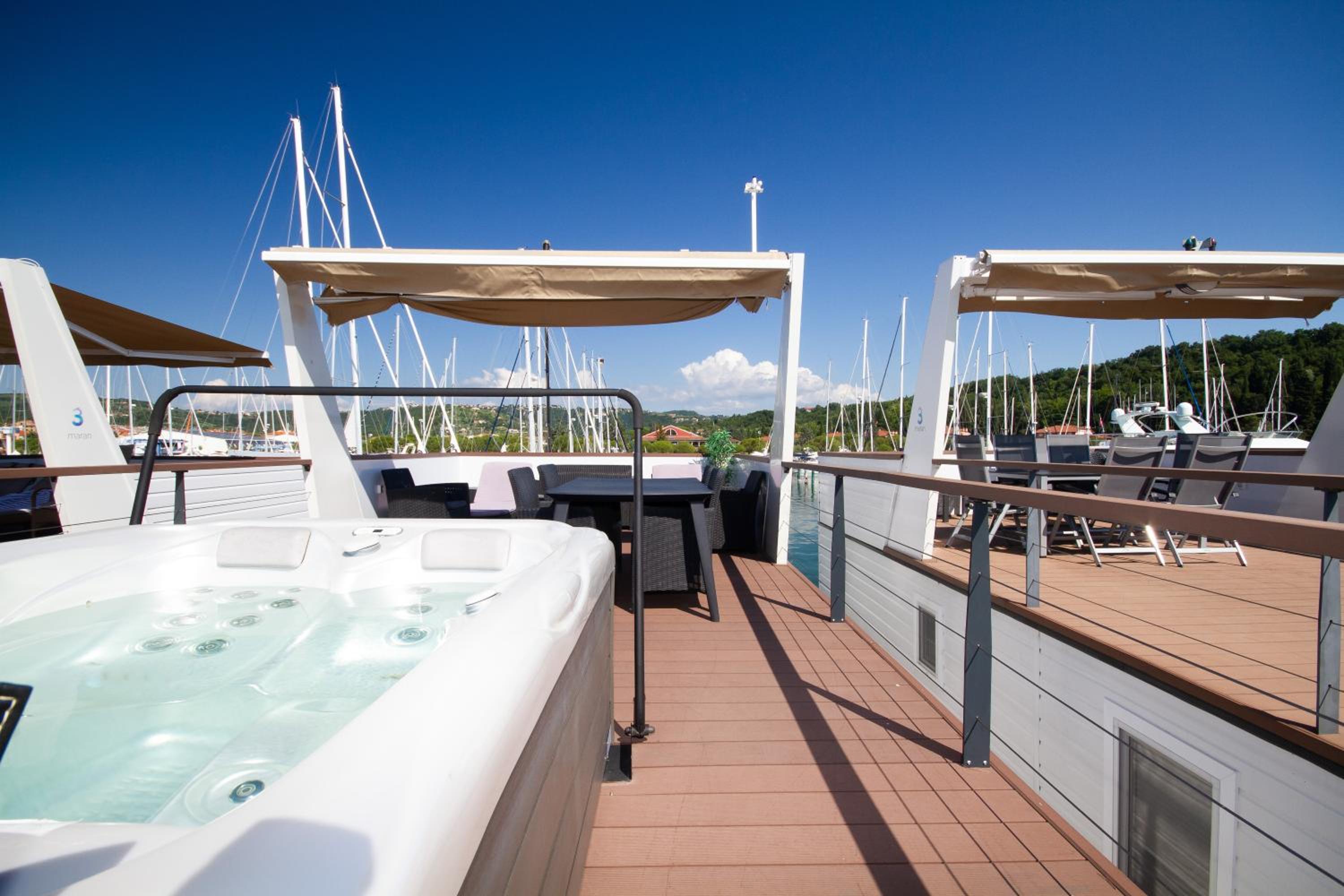 Bamboo Floating House Portorož