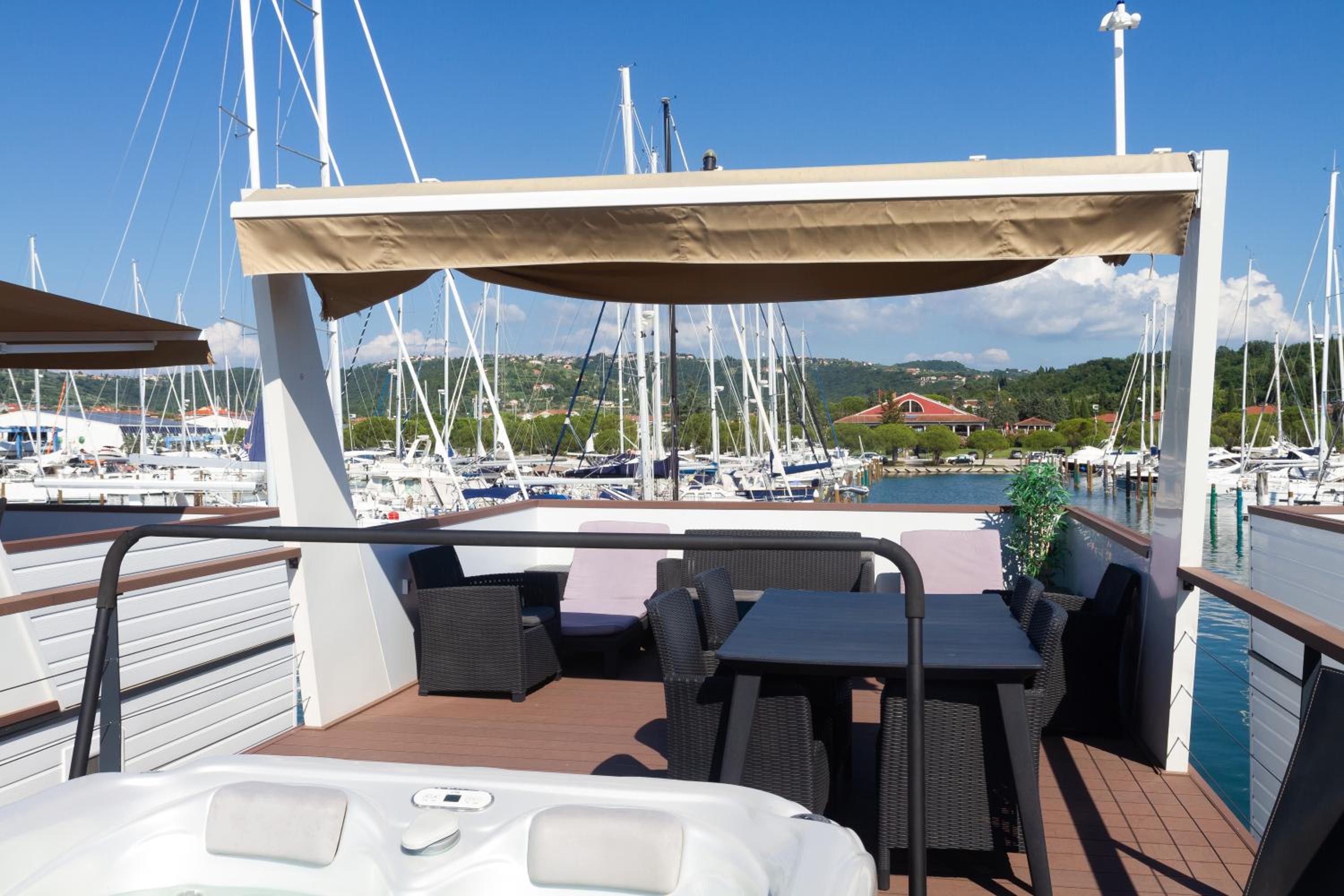 Bamboo Floating House Portorož