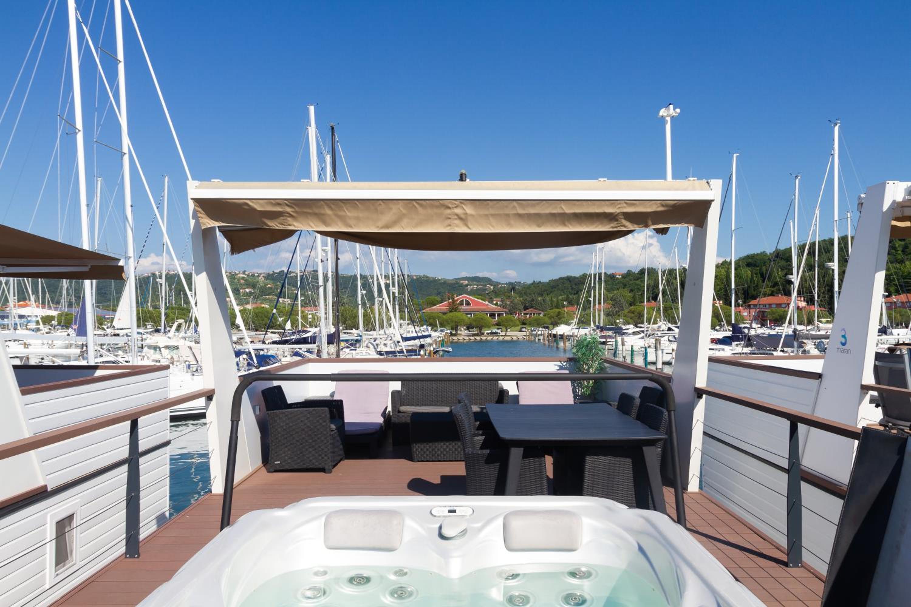 Bamboo Floating House Portorož