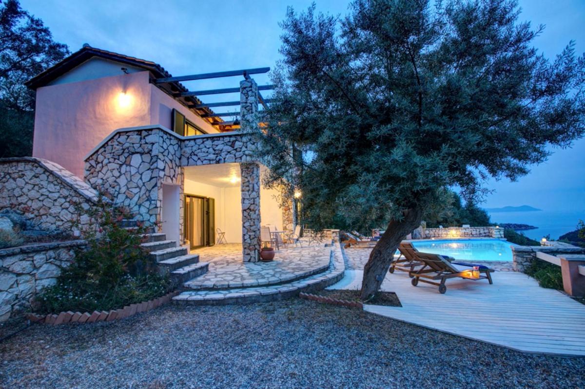 SivotaBayVillas Lefkada - 3 bedrooms villas with sea view & private pool