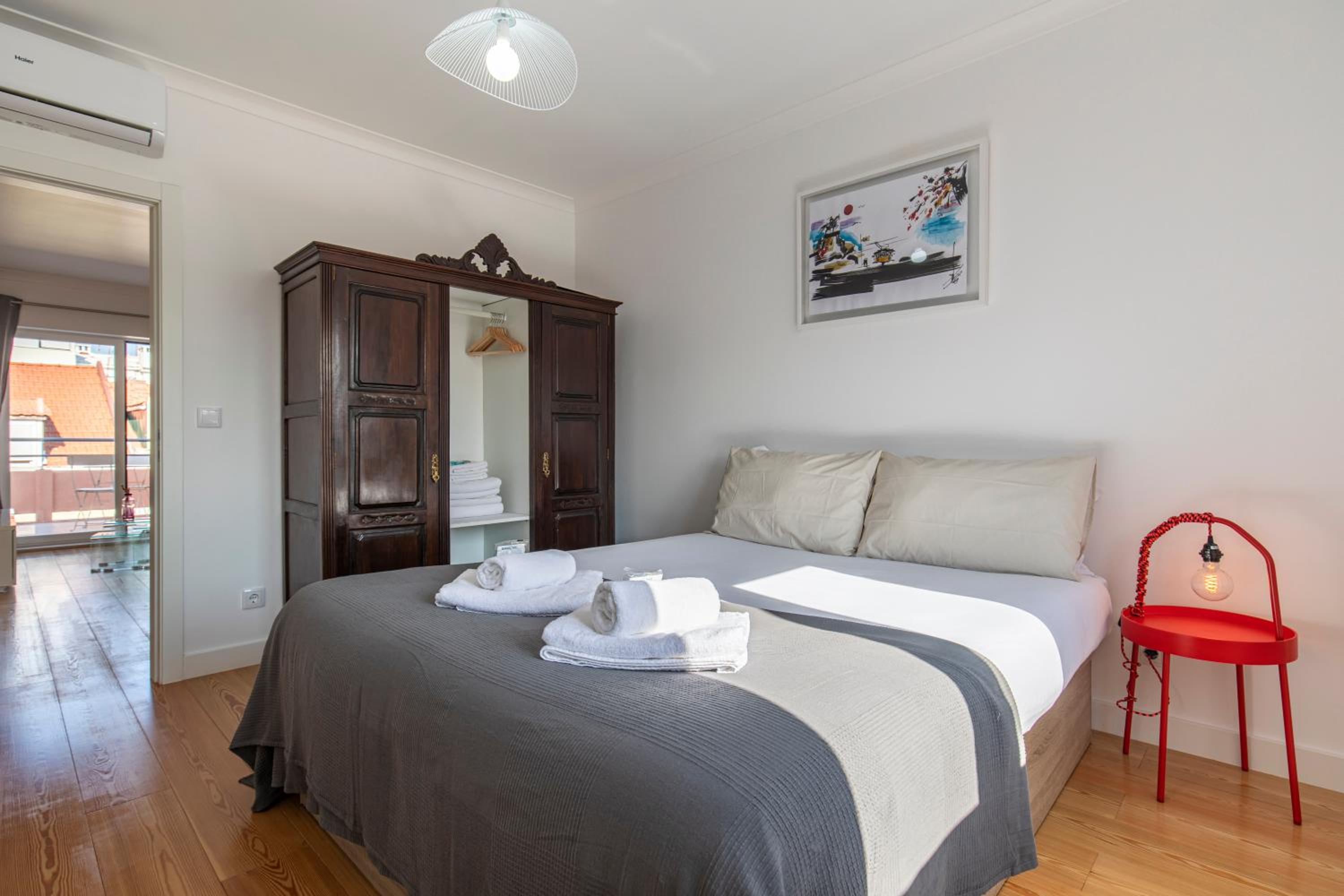 LovelyStay - Sunny 1BDR Apartment W/Terrace view 4