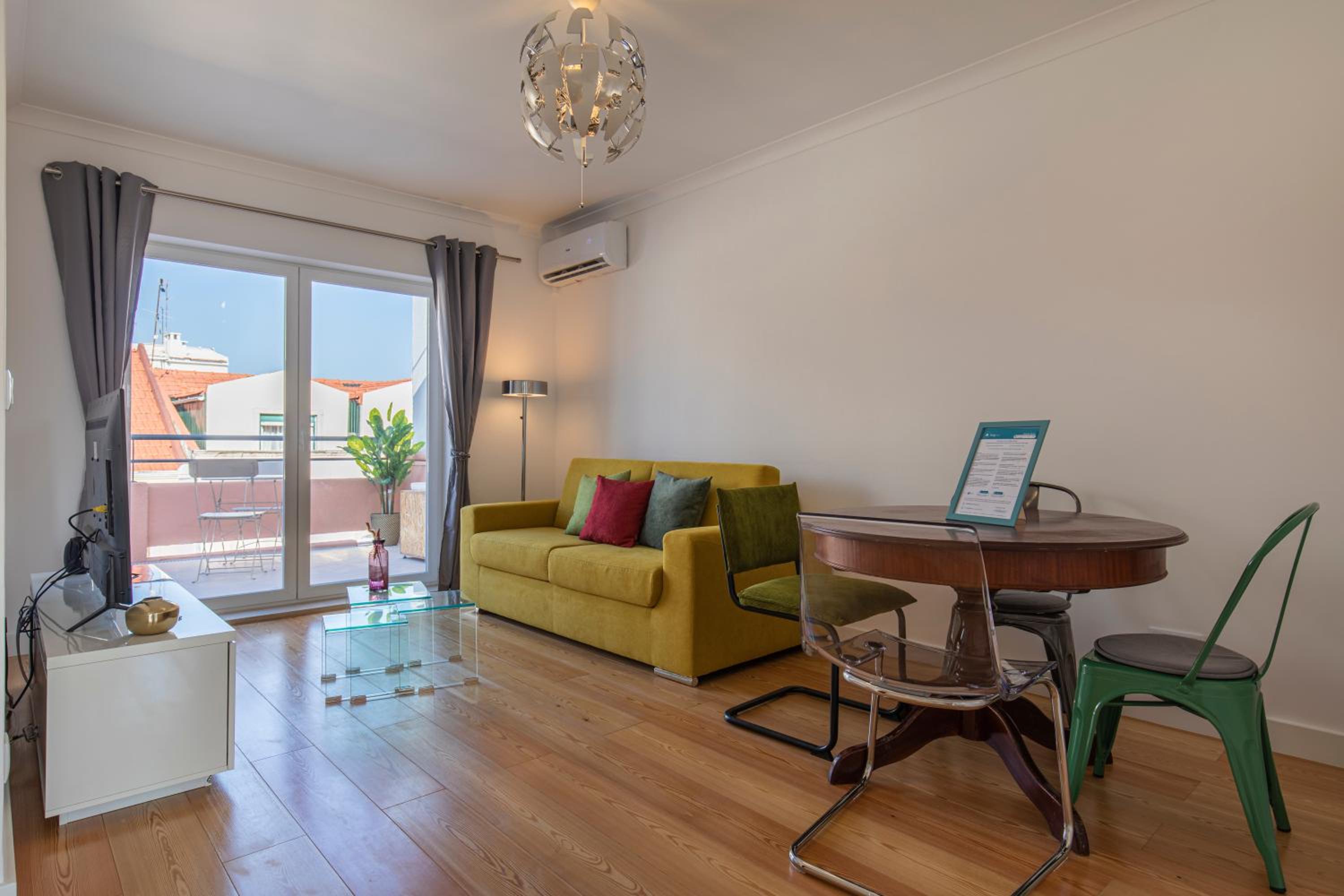LovelyStay - Sunny 1BDR Apartment W/Terrace view 2