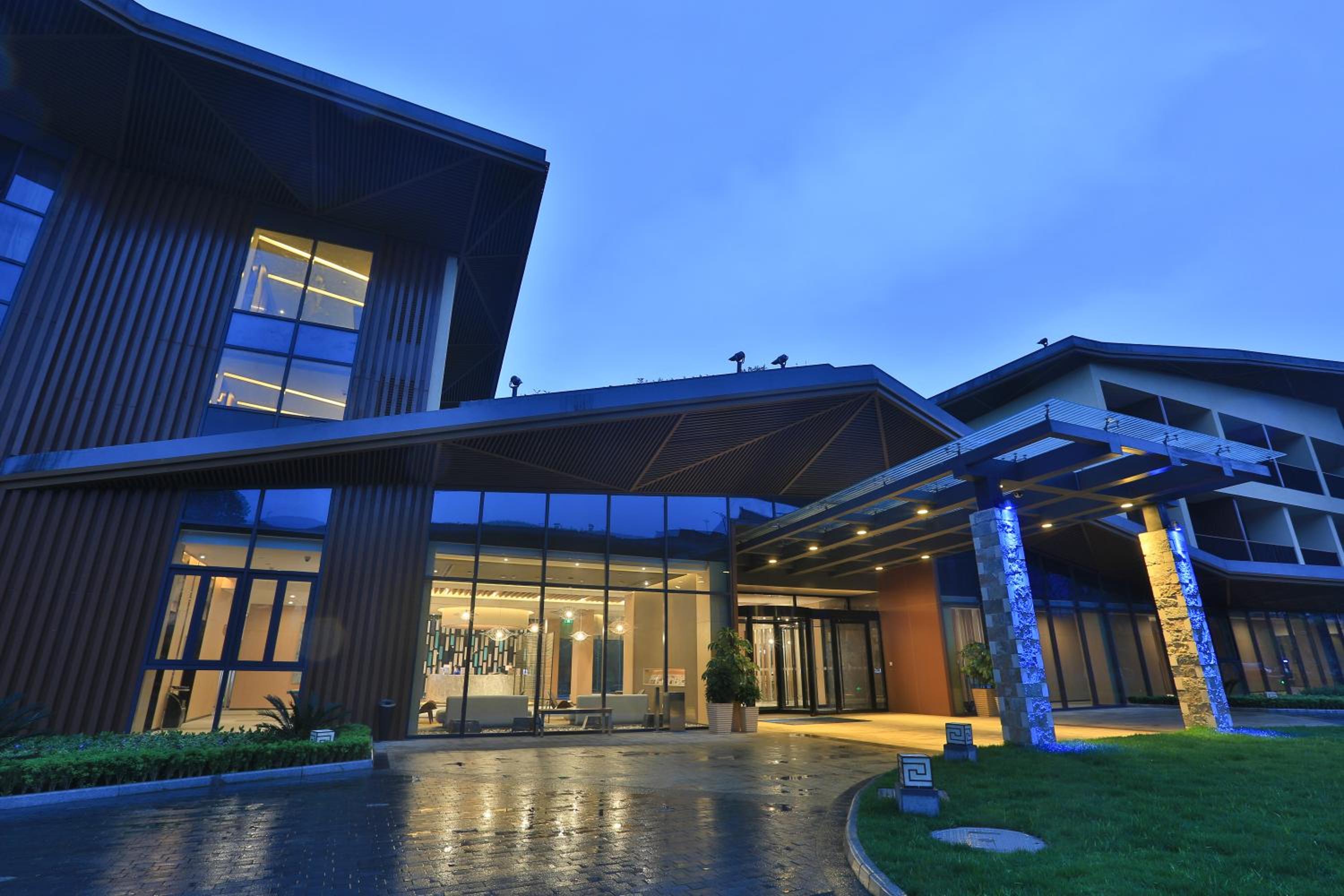 Holiday Inn Express Emei Mountain by IHG