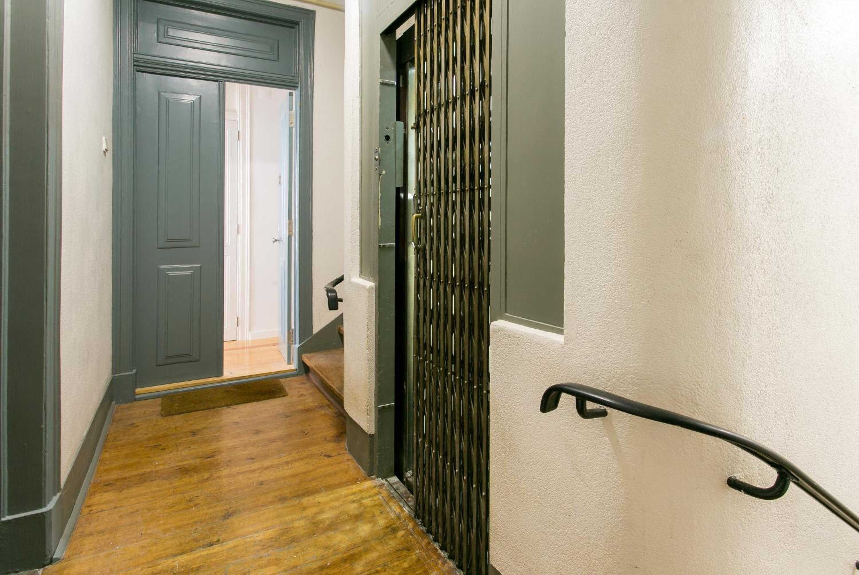 Lisbon luxury retreat! 2 suites, balcony & views!! view 3