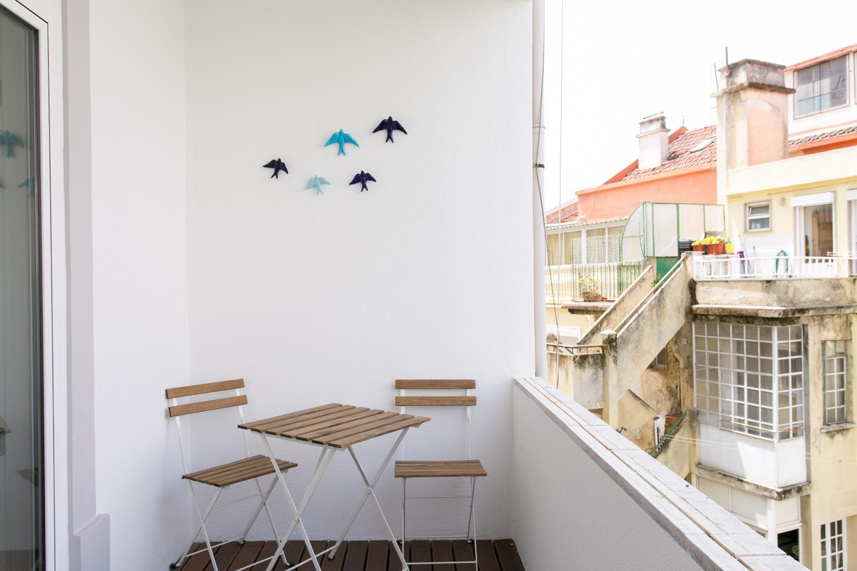 Lisbon luxury retreat! 2 suites, balcony & views!! view 2