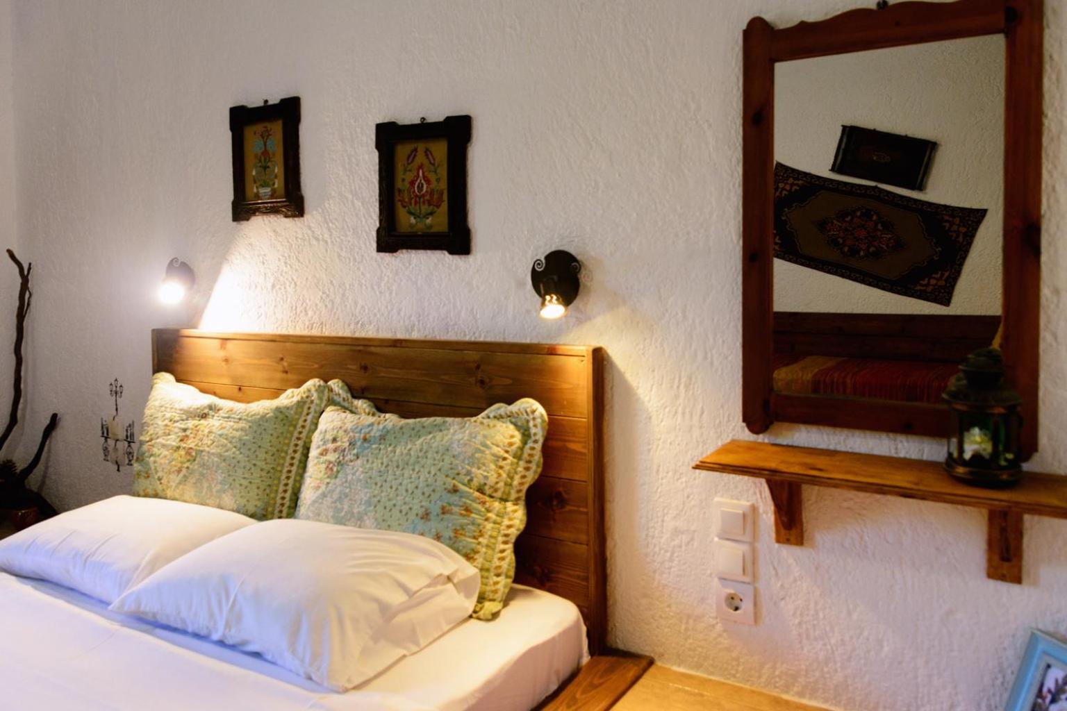 Spiros Rooms