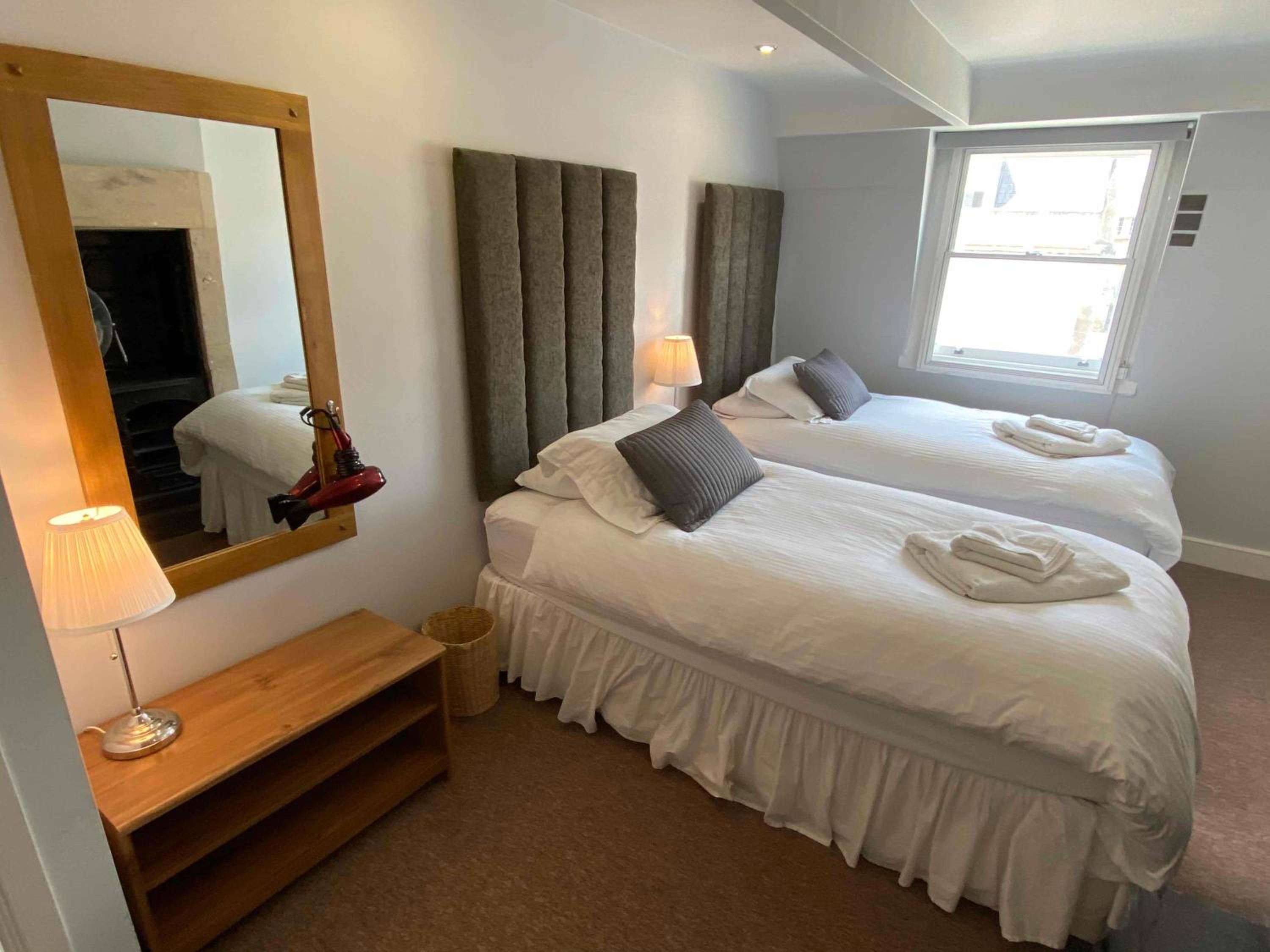Bath Roof Terrace Apartment, City Centre, Sleeps up to 8 view 2