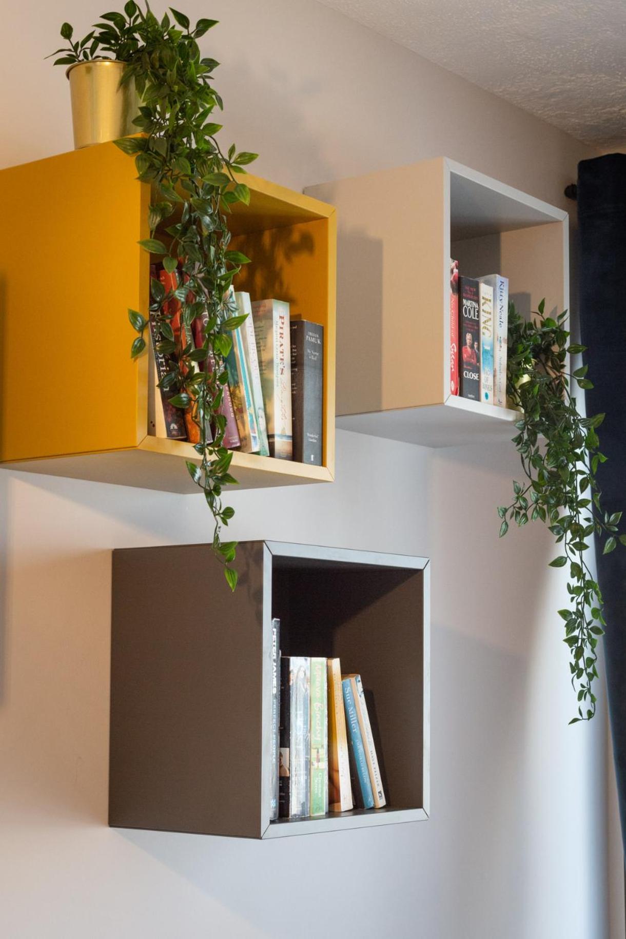 Light House - Seafront cosy studio with library view 5