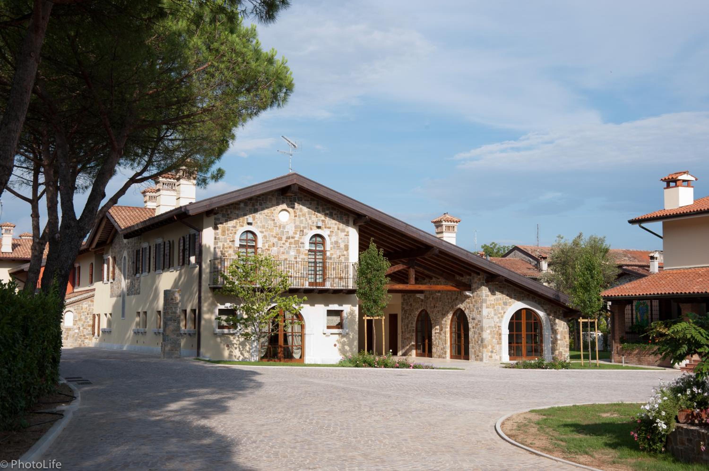 Photo 12
