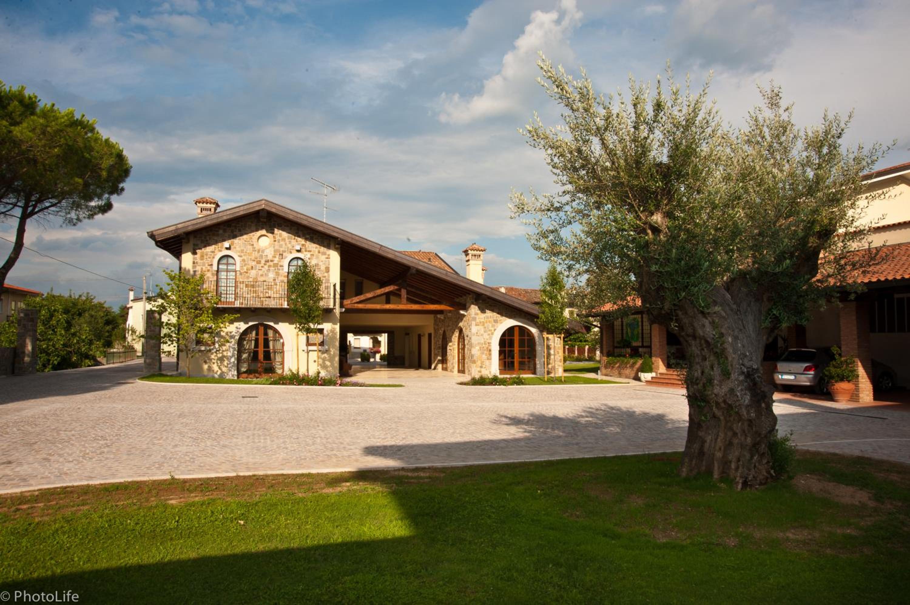 Photo 8