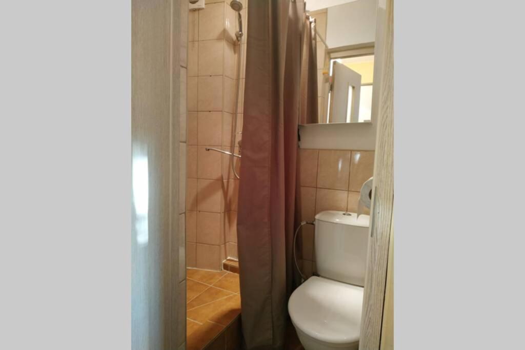 Slucko Central Studio Apartment near River view 5
