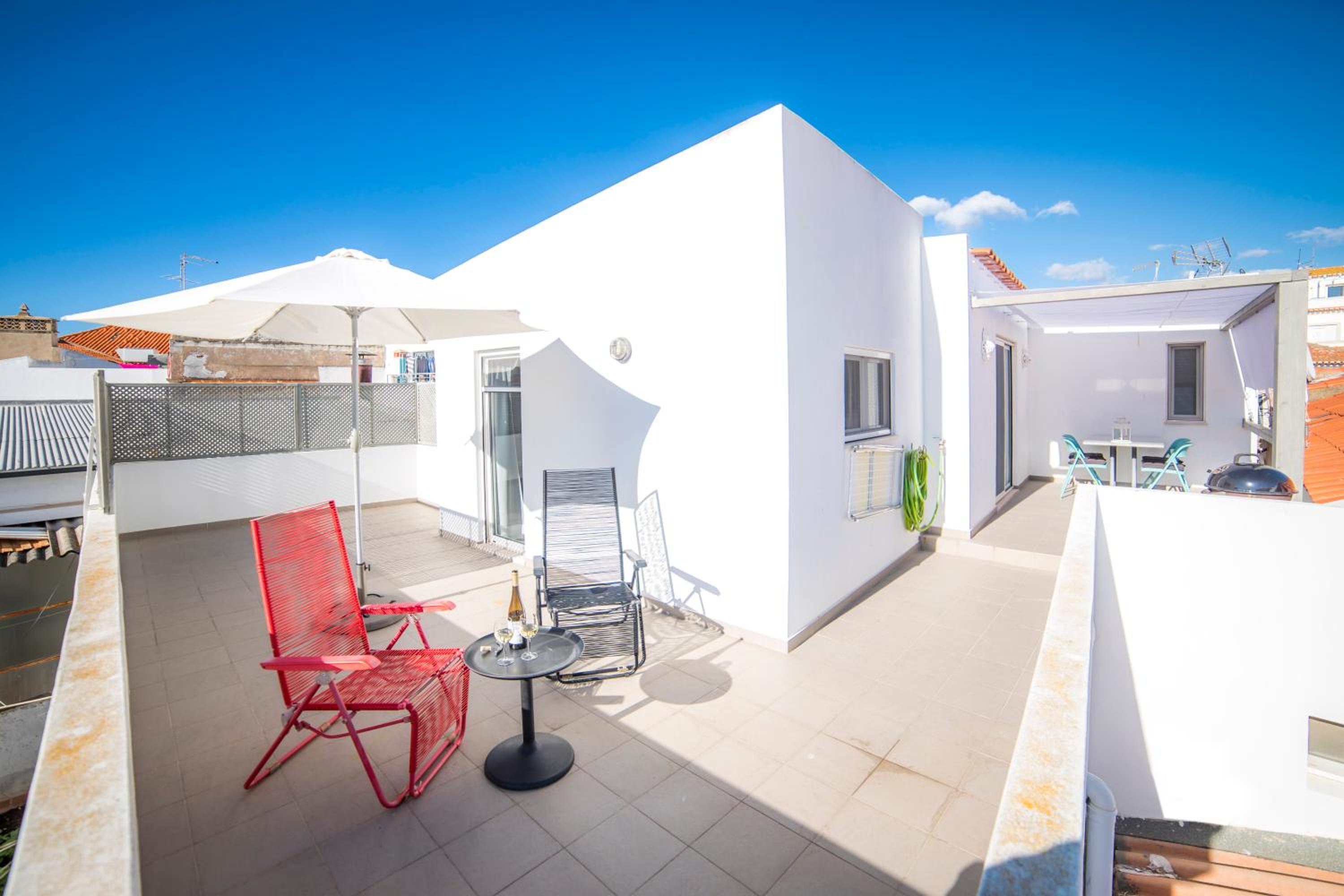 Hotel Apartamentos Marreiros Neto - Image 1