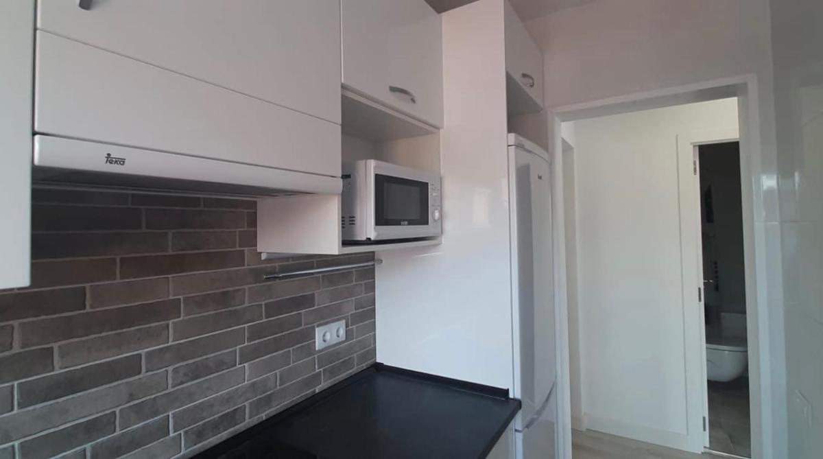 White Apartment photo 3